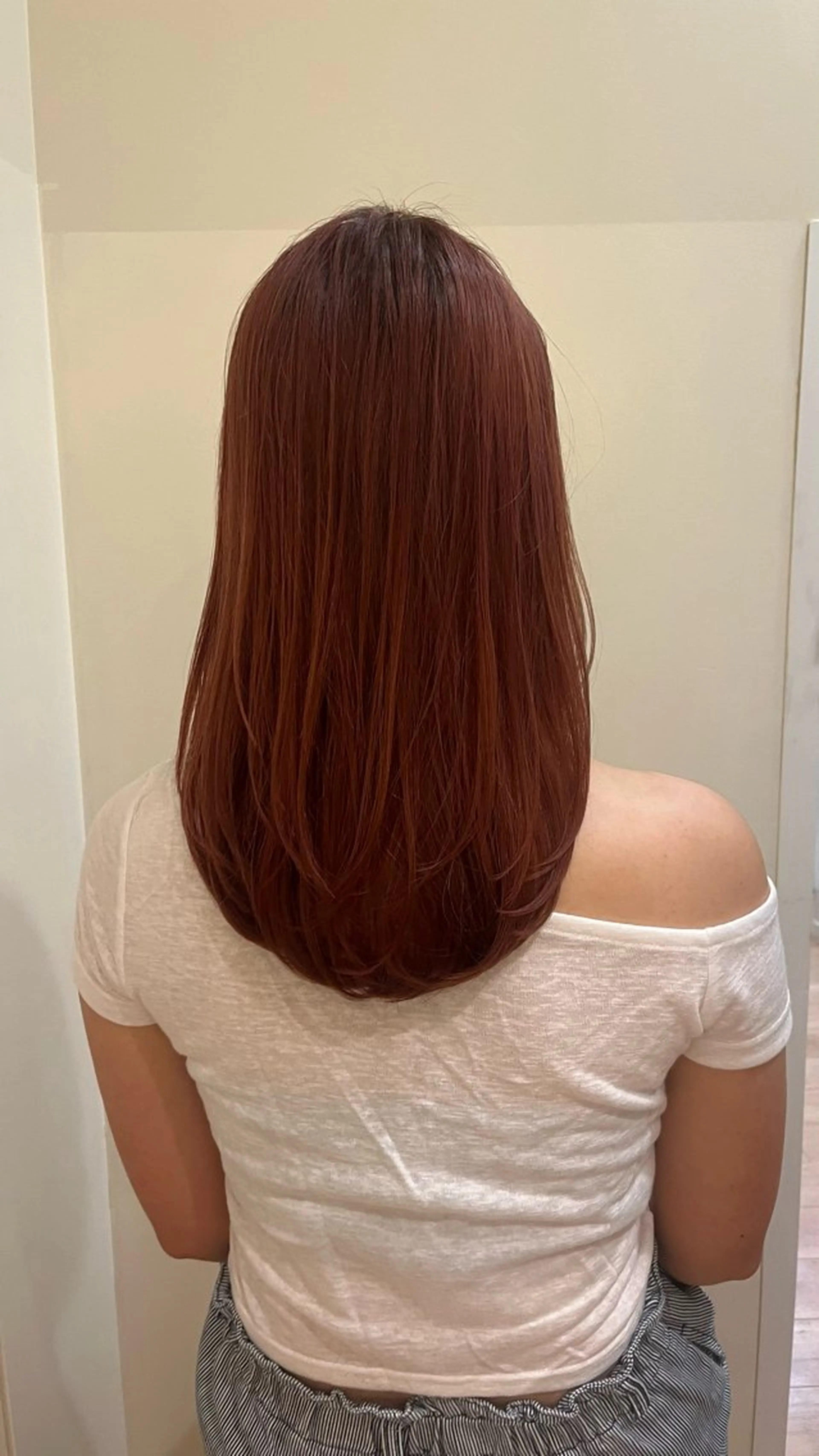 ロング カラー レイヤーカット CHICCA本八幡 平賀ひなたのヘアスタイル