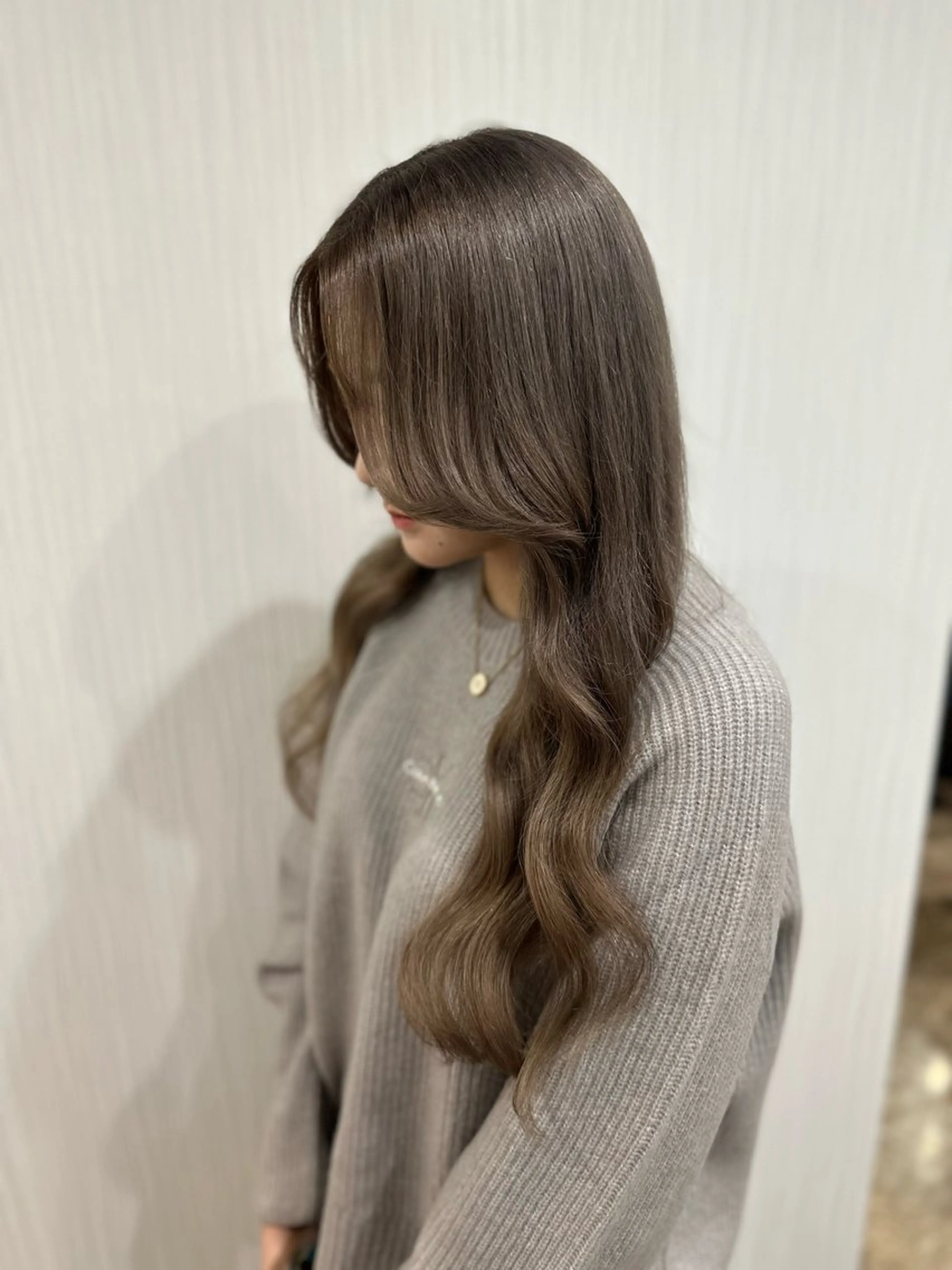 ロング TOMOMI /フロレゾンのヘアスタイル