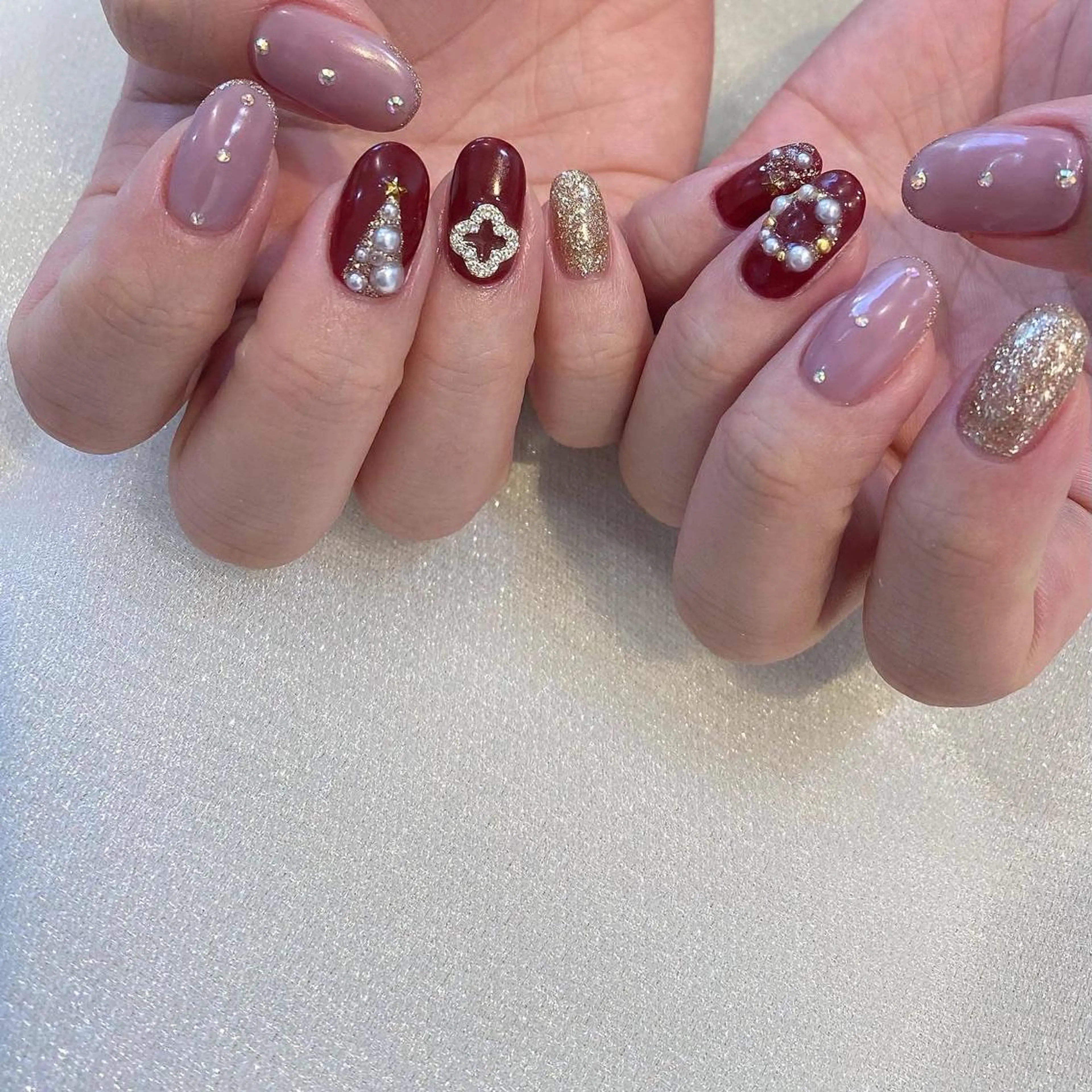 ネイル フレンチネイル 赤色 シンプルネイル ネイルチップ 冬ネイル ハンドネイル Nail Adore.のネイルデザイン