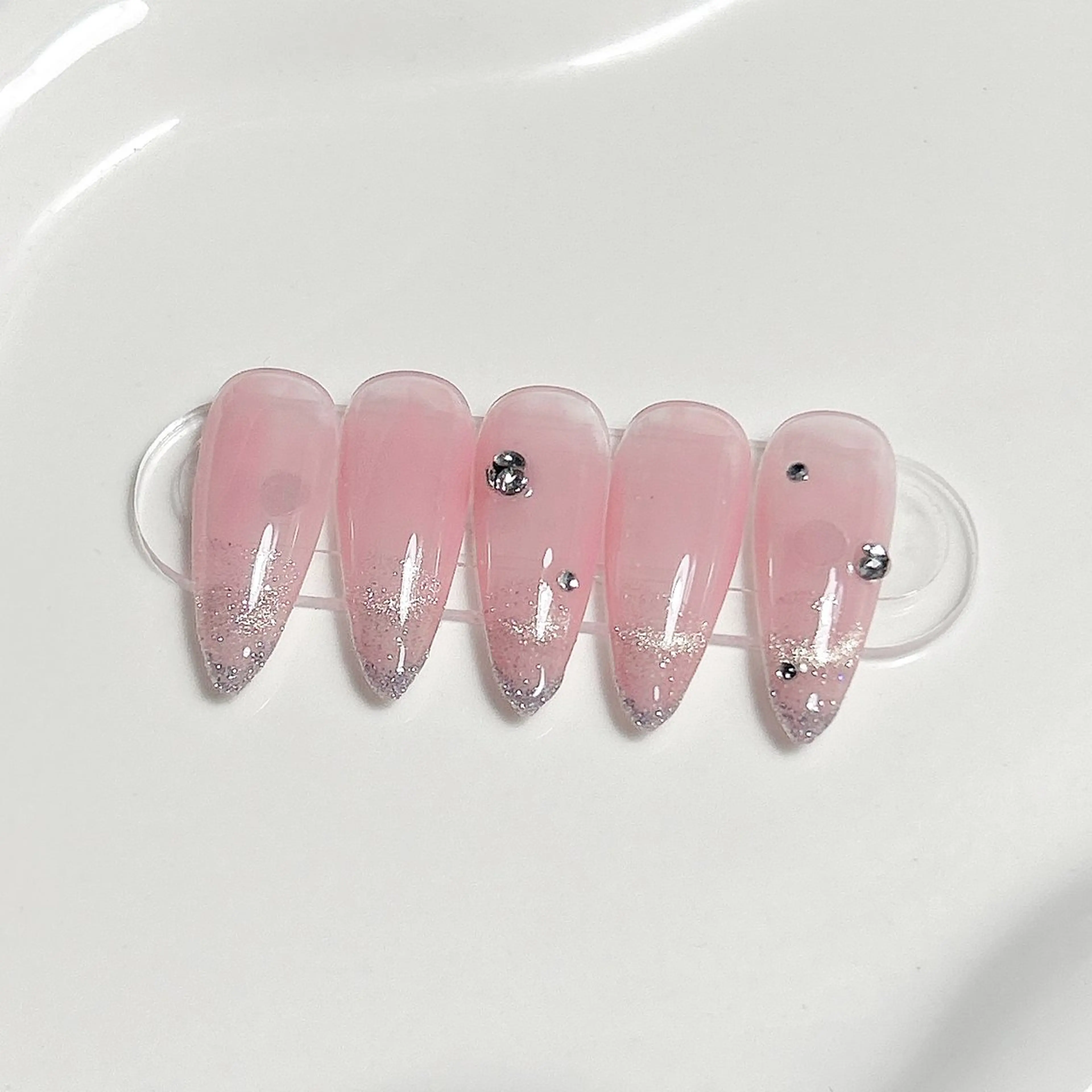 迷ったらこれ❗️春待ちキラめきグラデdesign🩷🌸の写真