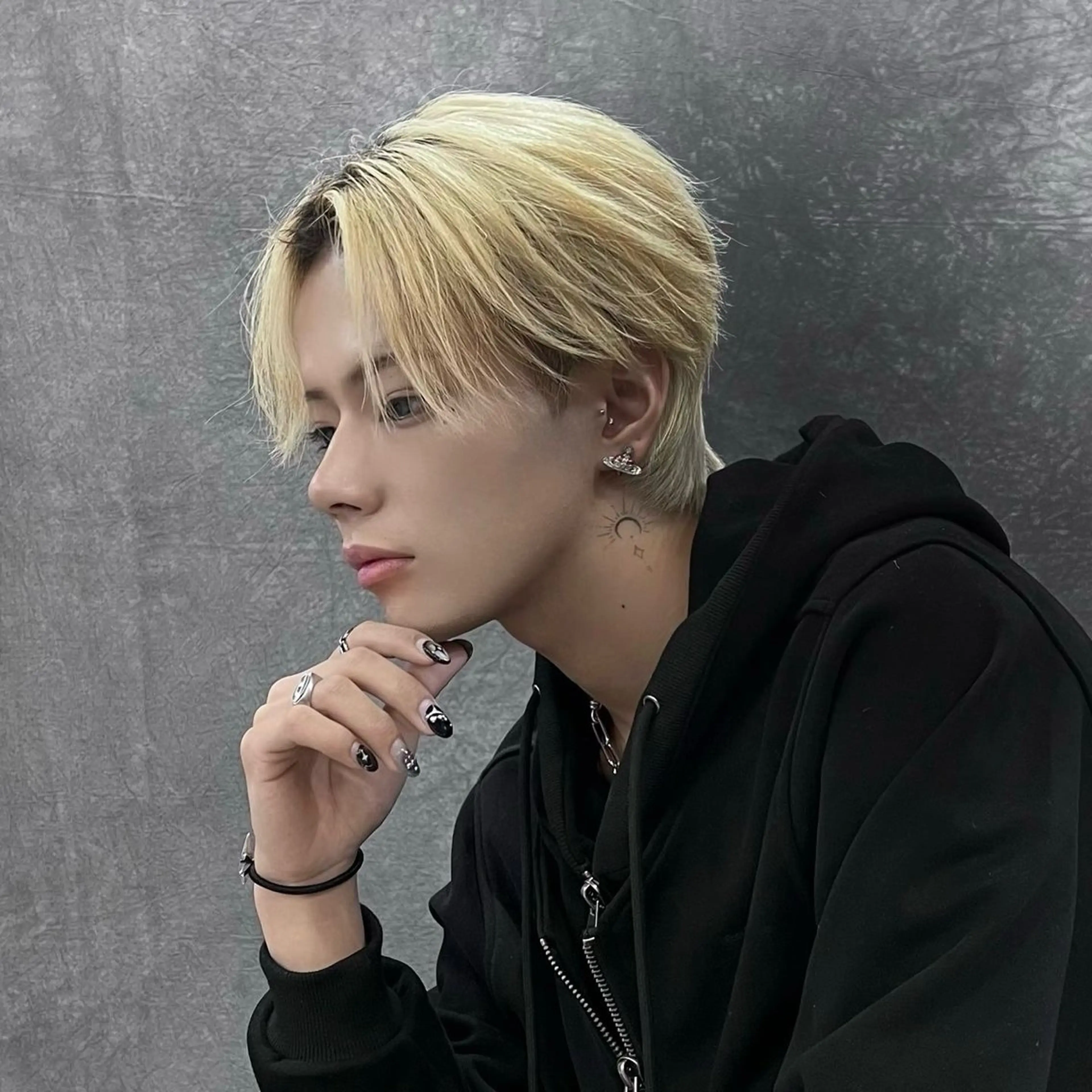 ショート メンズ メンズブリーチ センターパート メンズ韓国風 韓国風ヘア カット ヘアカラー メンズカット特化🐺 メンズウルフ/置塩祥のヘアスタイル