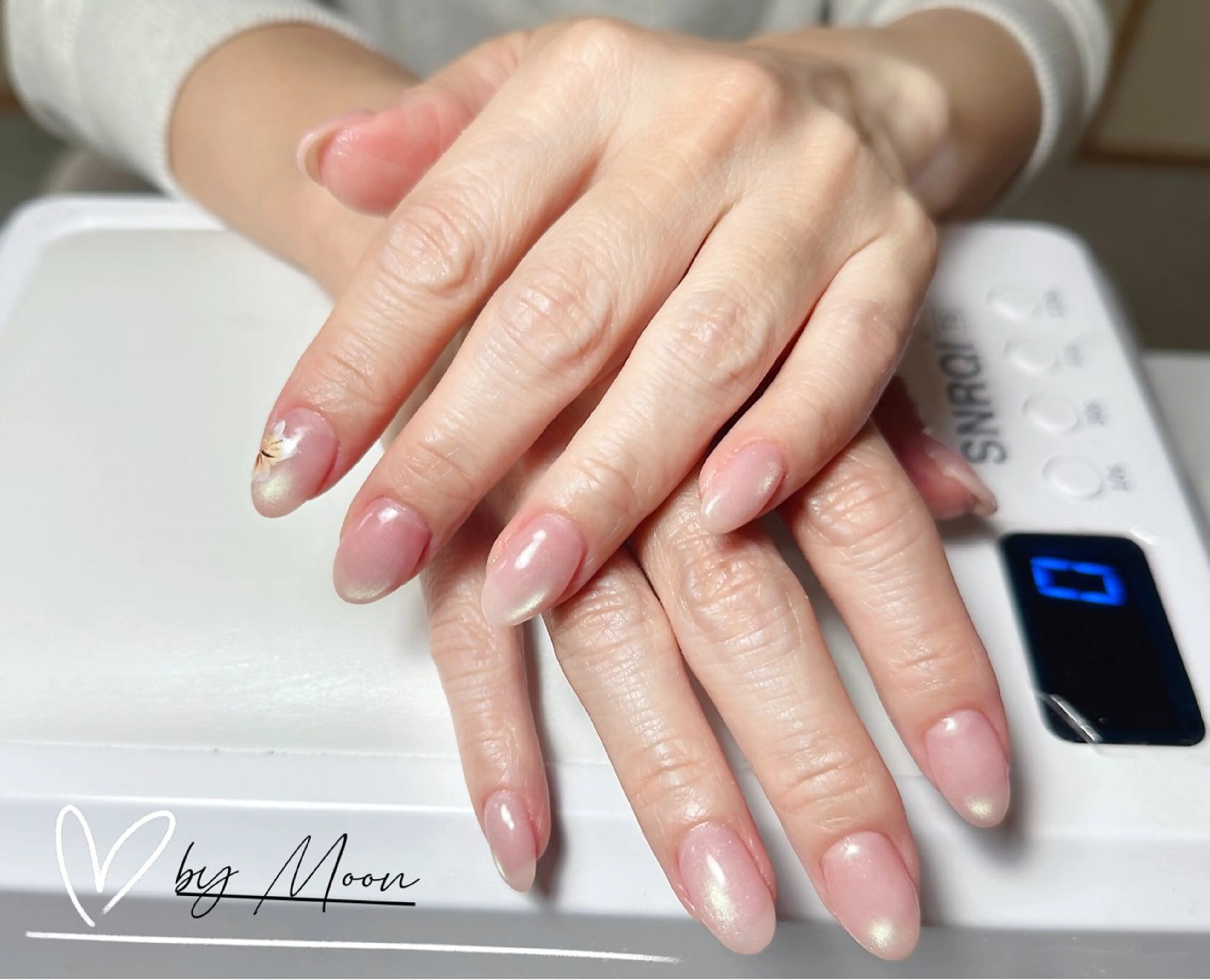 ネイル シンプルネイル Moon Nailsのネイルデザイン