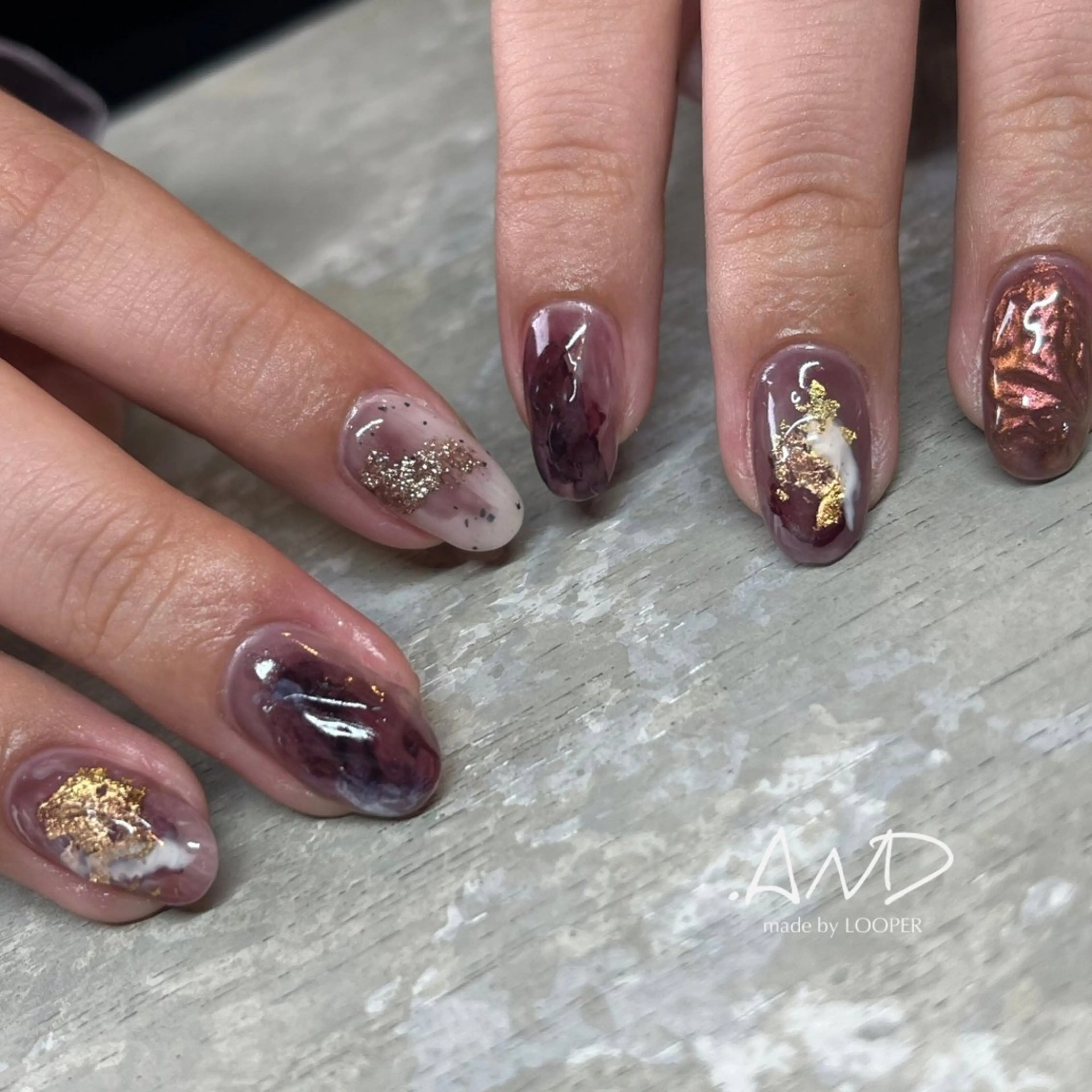 ネイル アートネイル ゴールド ニュアンスネイル ピンク ハンドネイル LOOPER所属・mzh ...のネイルデザイン