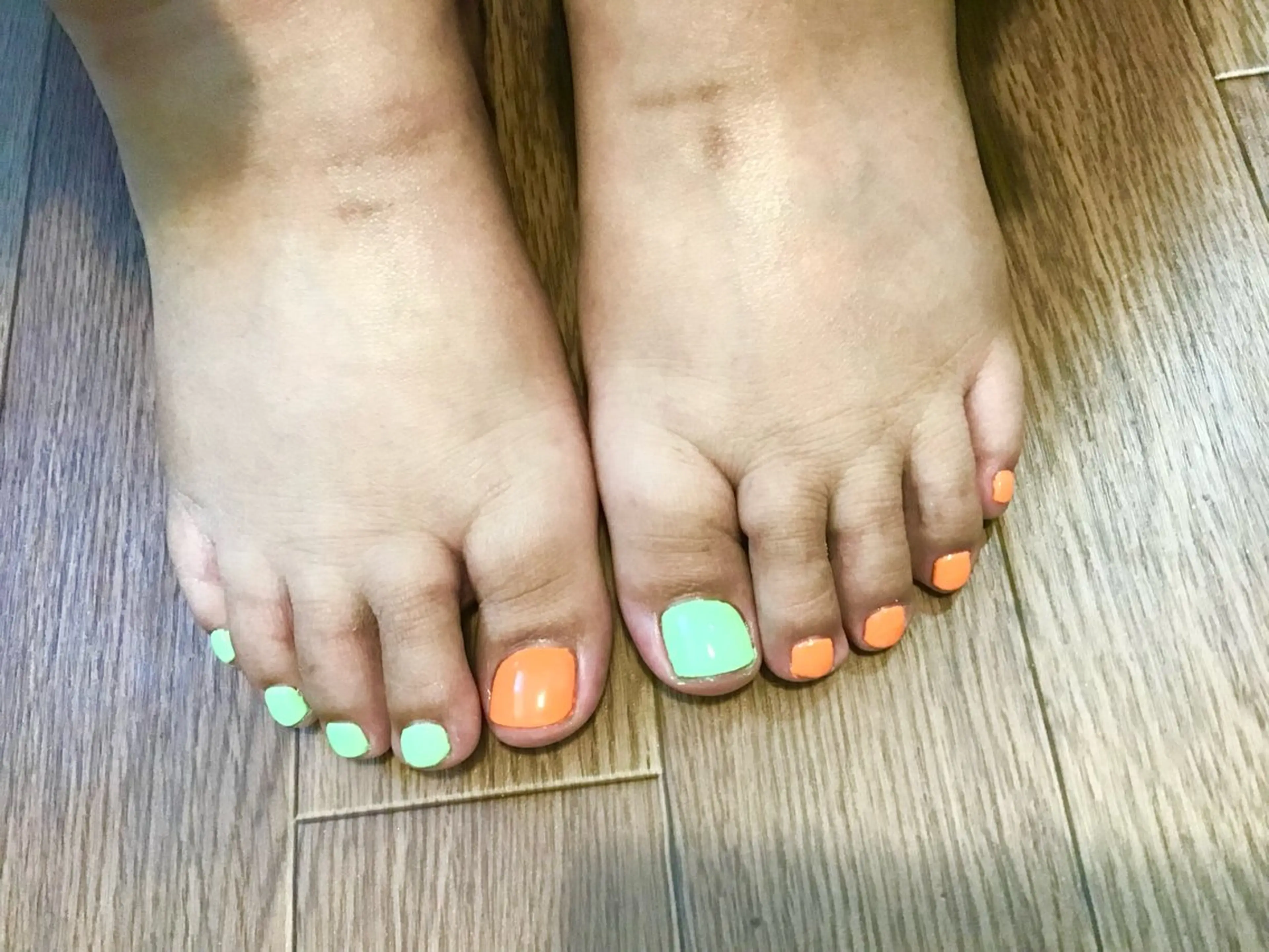 ネイル フットネイル グリーン オレンジ 夏ネイル ハンドネイル Nailist Missaのネイルデザイン