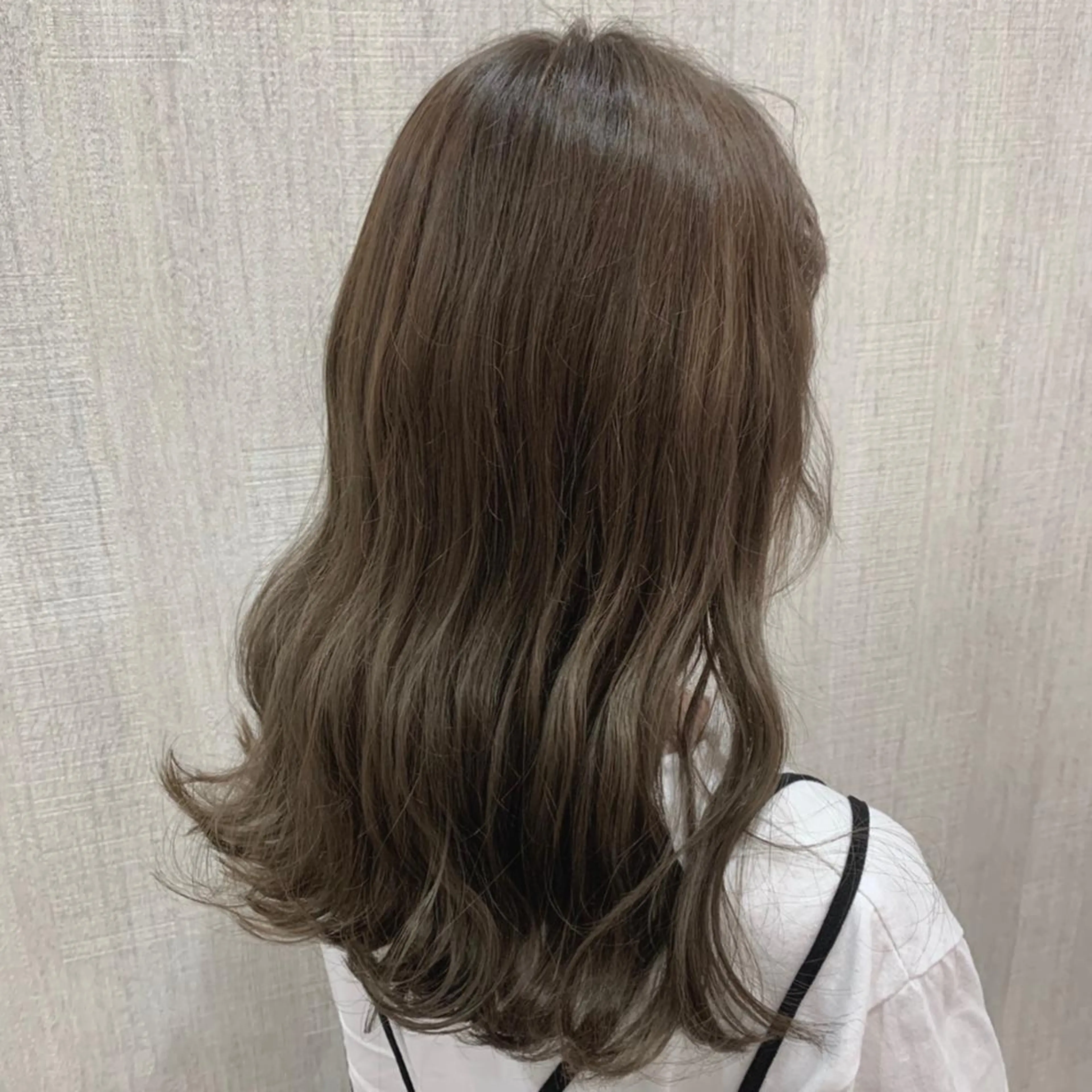 セミロング カラー カット ヘアカラー トリートメント 🫧透け感⋆艶髪💎 山口アヤカのヘアスタイル