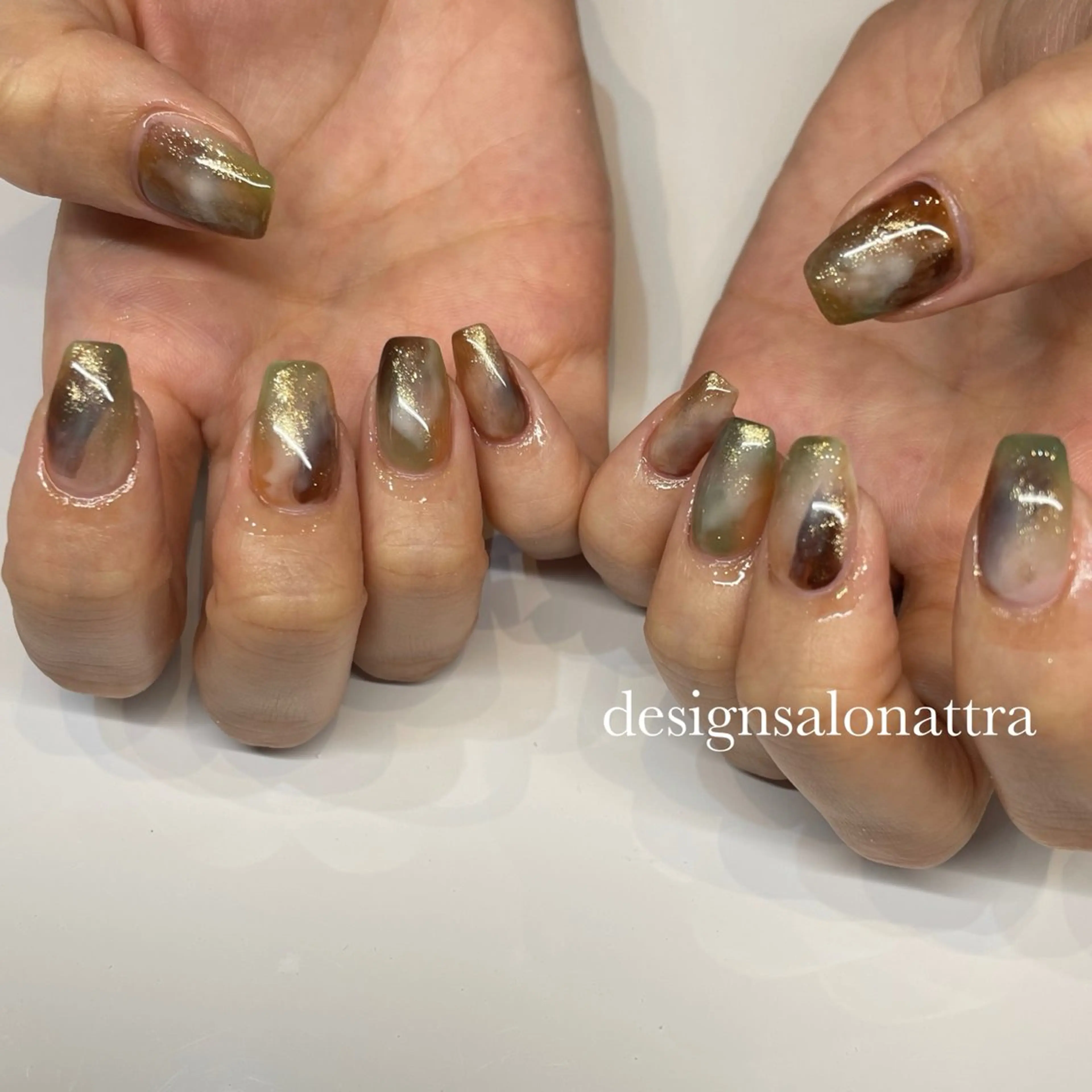 ネイル ジェルネイル キラキラネイル マグネットネイル ニュアンスネイル ワンカラーネイル ハンドネイル 糀屋 彩奈のネイルデザイン