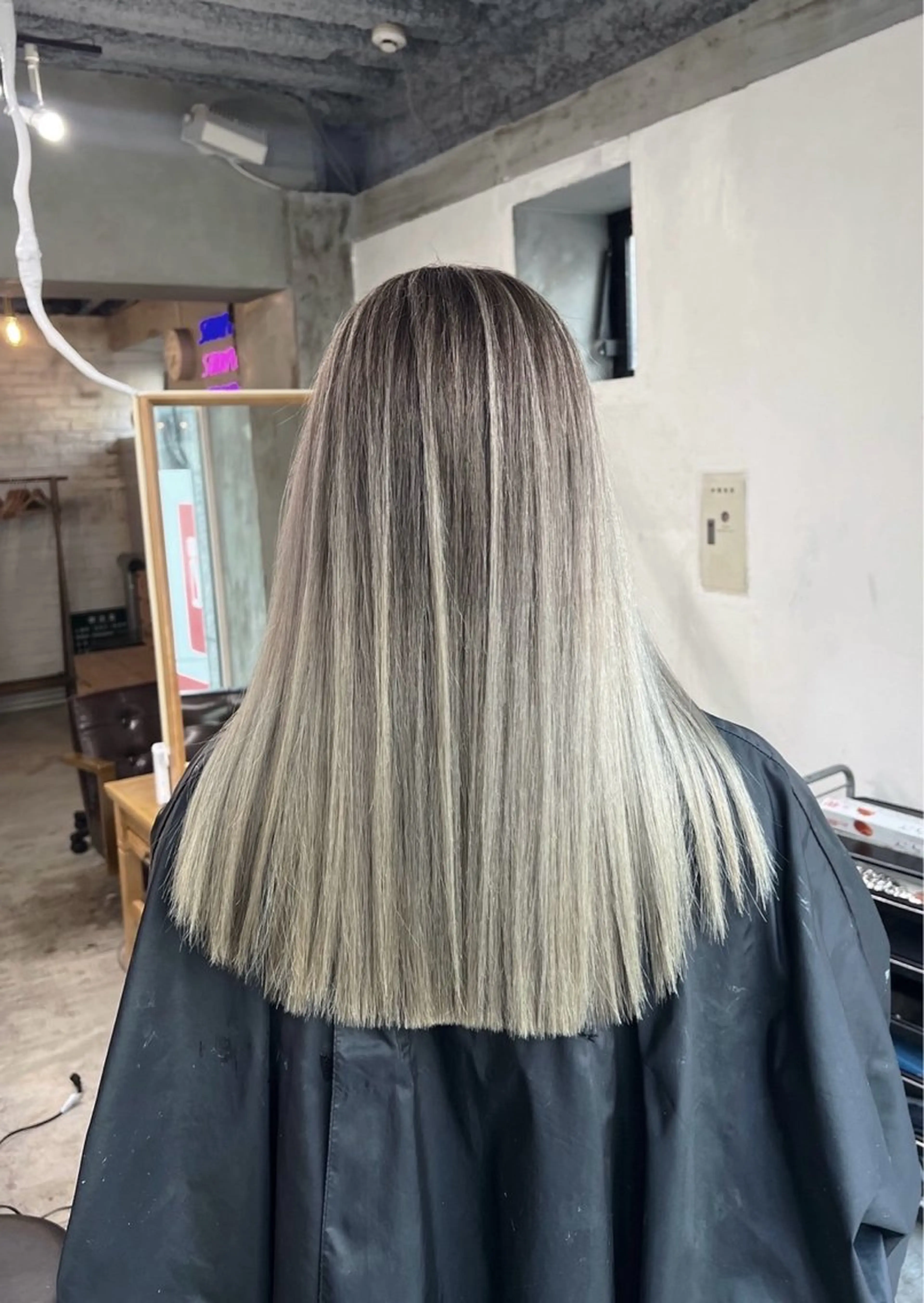 セミロング カラー バレイヤージュ レイヤーカット ヘアカラー トリートメント ROBIN所属・指名数No.1 /NAOYAのヘアスタイル