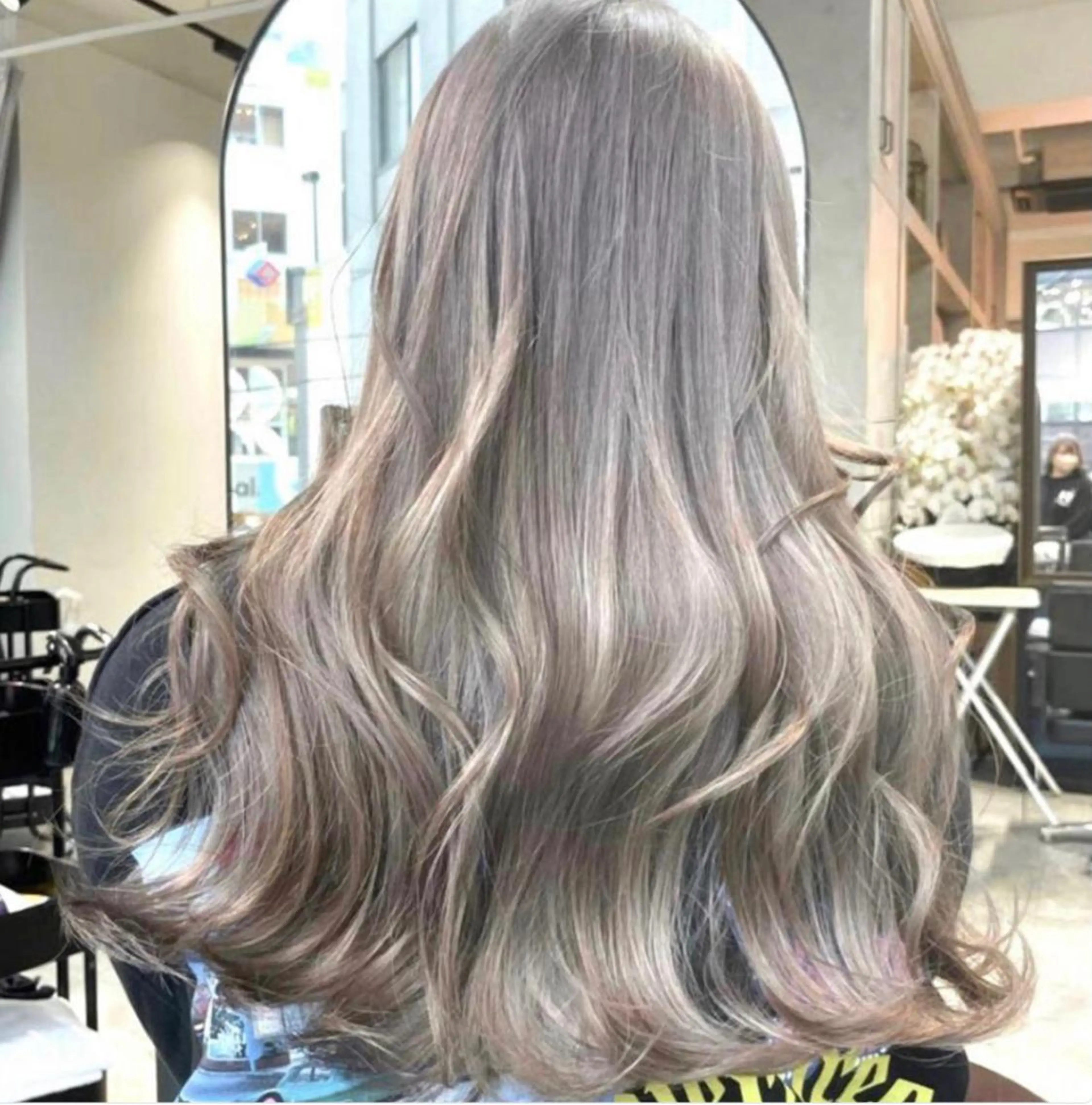 セミロング カラー ヘアアレンジ ヘアカラー 🌹TikTok４万 ﾌｫﾛﾜｰ🌹AKIのヘアスタイル