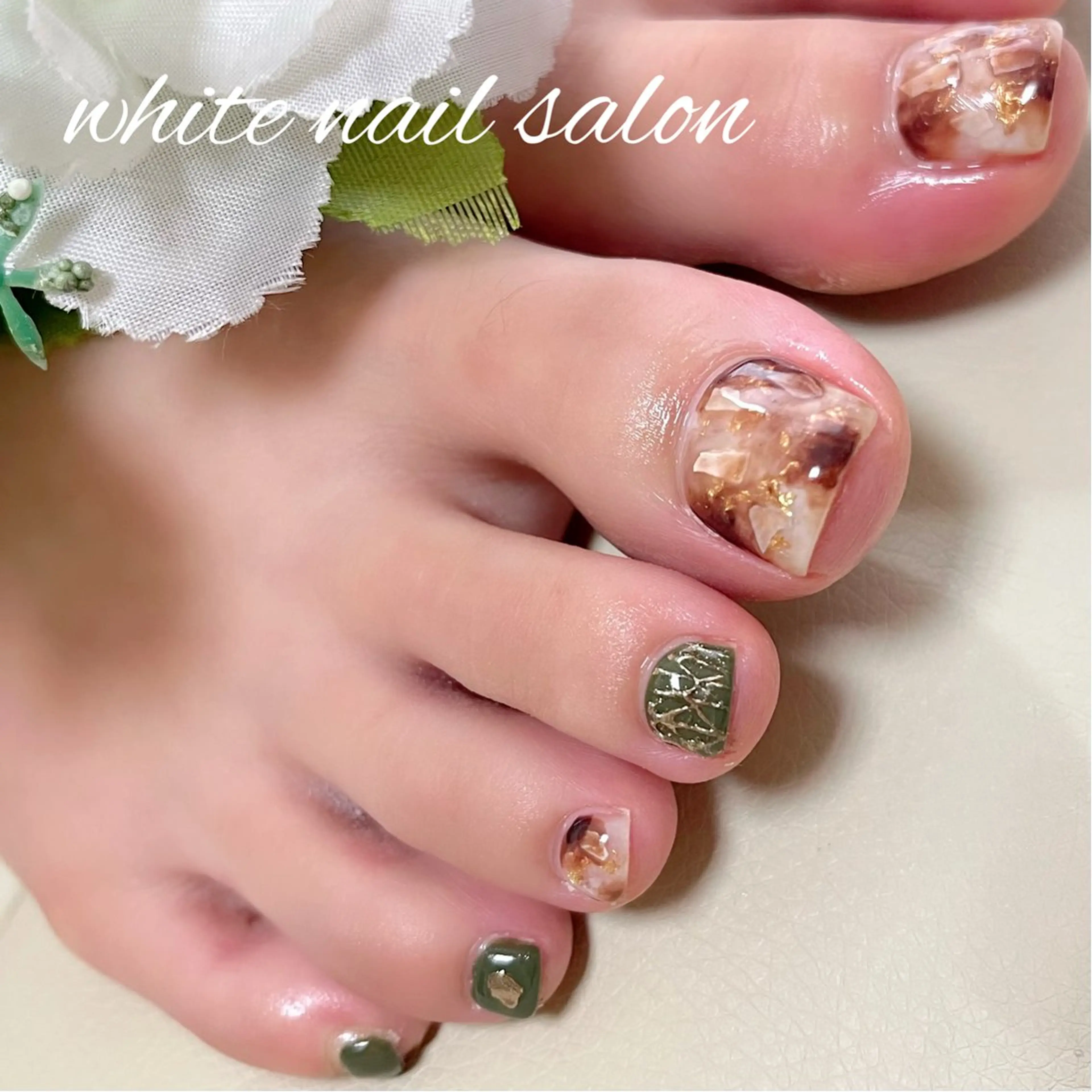 ネイル ラメ(グリッター) フットネイル white nail salonのネイルデザイン