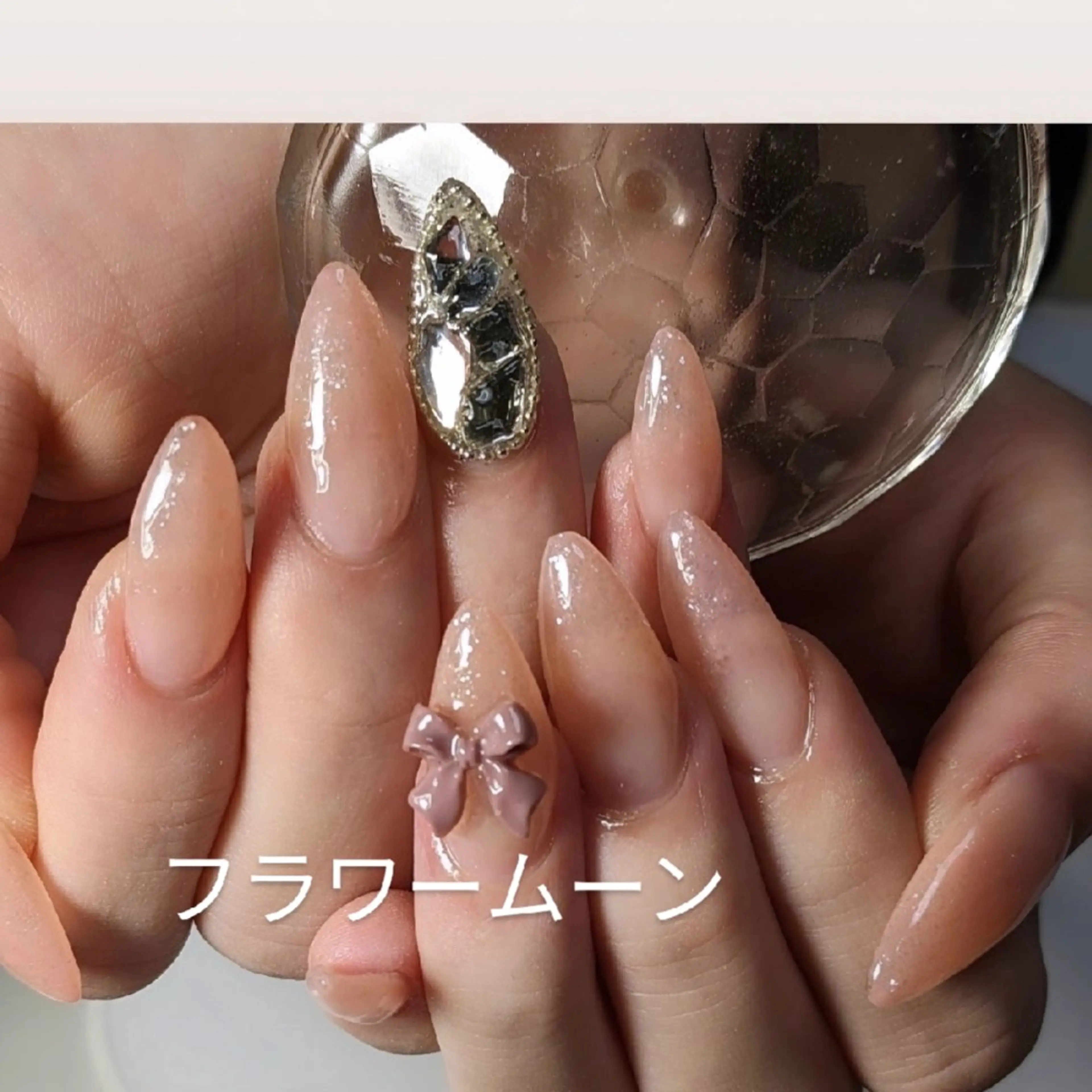 ネイル ラメ(グリッター) ハンドネイル ハンドケア フラワー ムーンのネイルデザイン