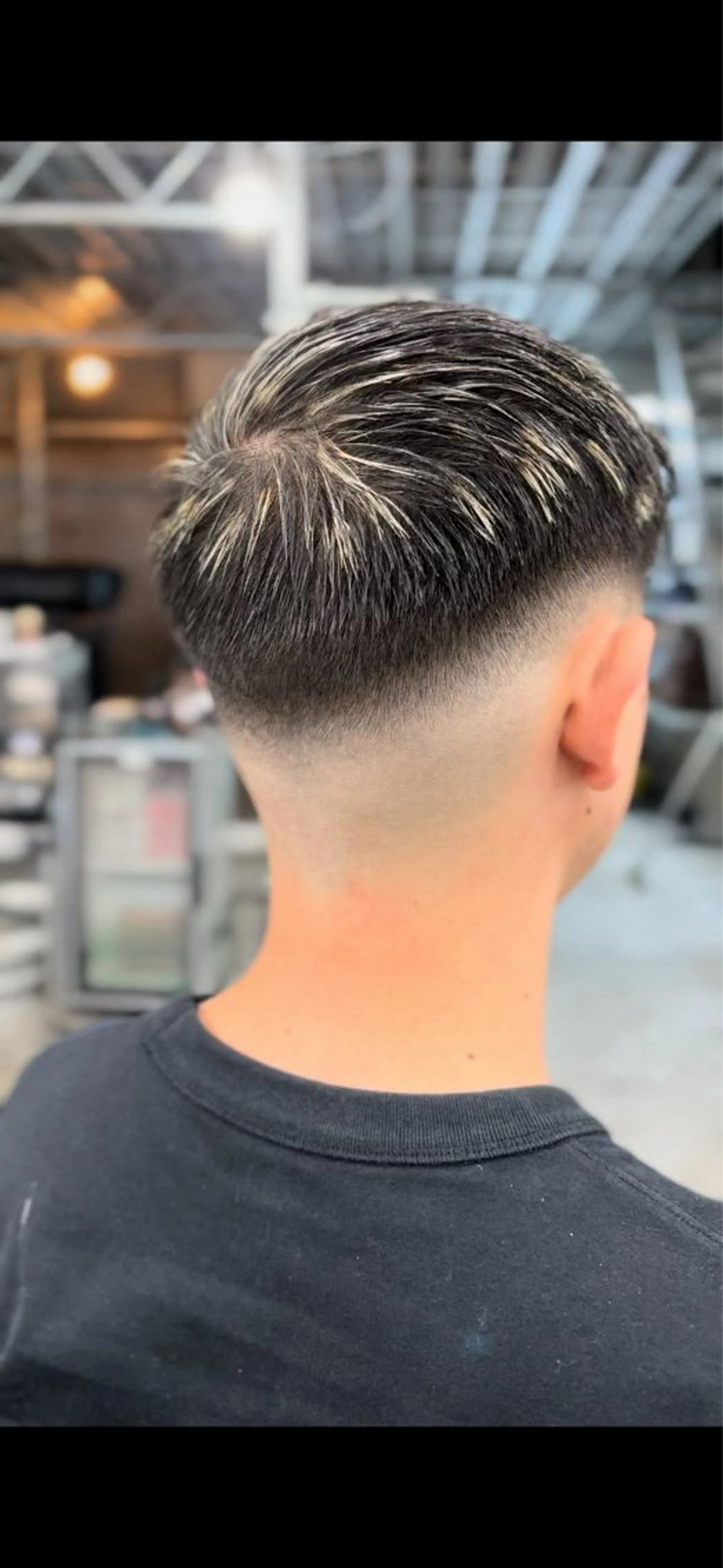 ショート カラー メンズ フェードカット メンズハイライト ハイライトカラー ハイライト 矢崎 裕哉のヘアスタイル