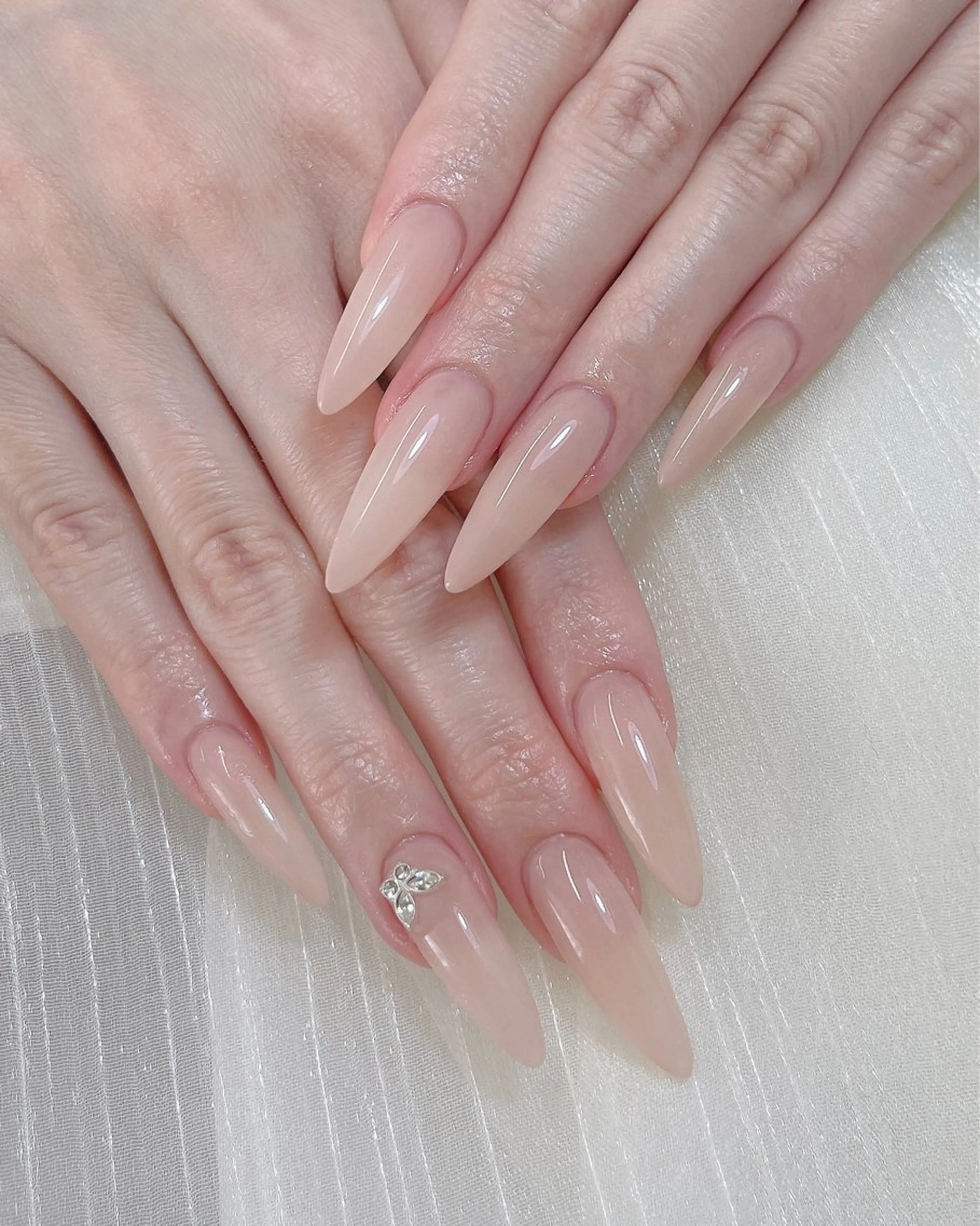 ネイル チークネイル ドット フレンチネイル キラキラネイル 韓国ネイル ハンドネイル ハンドケア Speraネイル 大宮店🎀のネイルデザイン