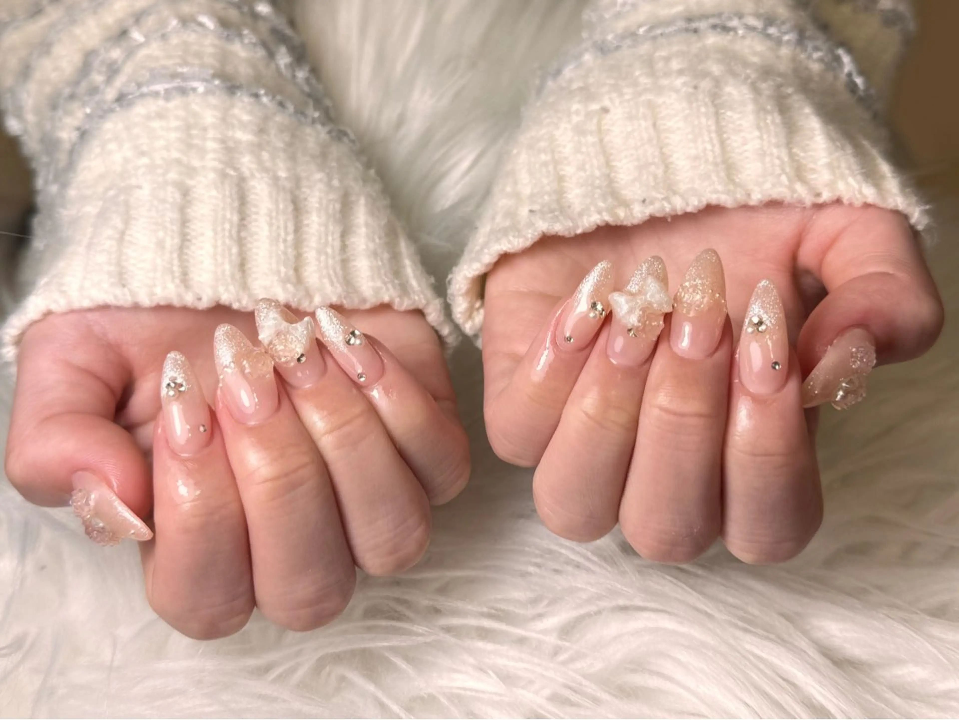 ネイル ジェルネイル ガーリー キラキラネイル 韓国ネイル ラメ(グリッター) ハンドネイル チャ ミーのネイルデザイン