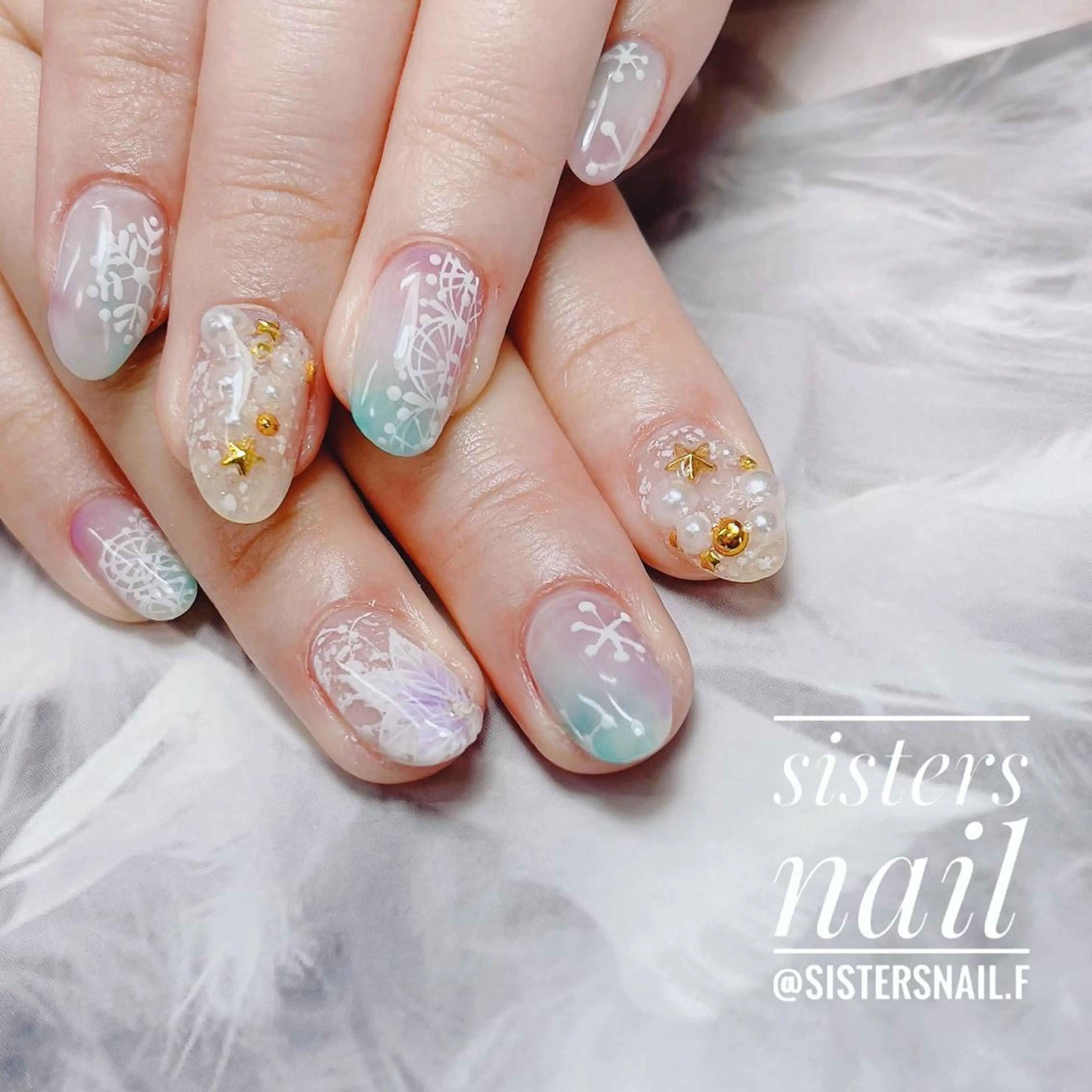 ネイル アートネイル キラキラネイル レース ホワイト 冬ネイル sisters nail.fのネイルデザイン
