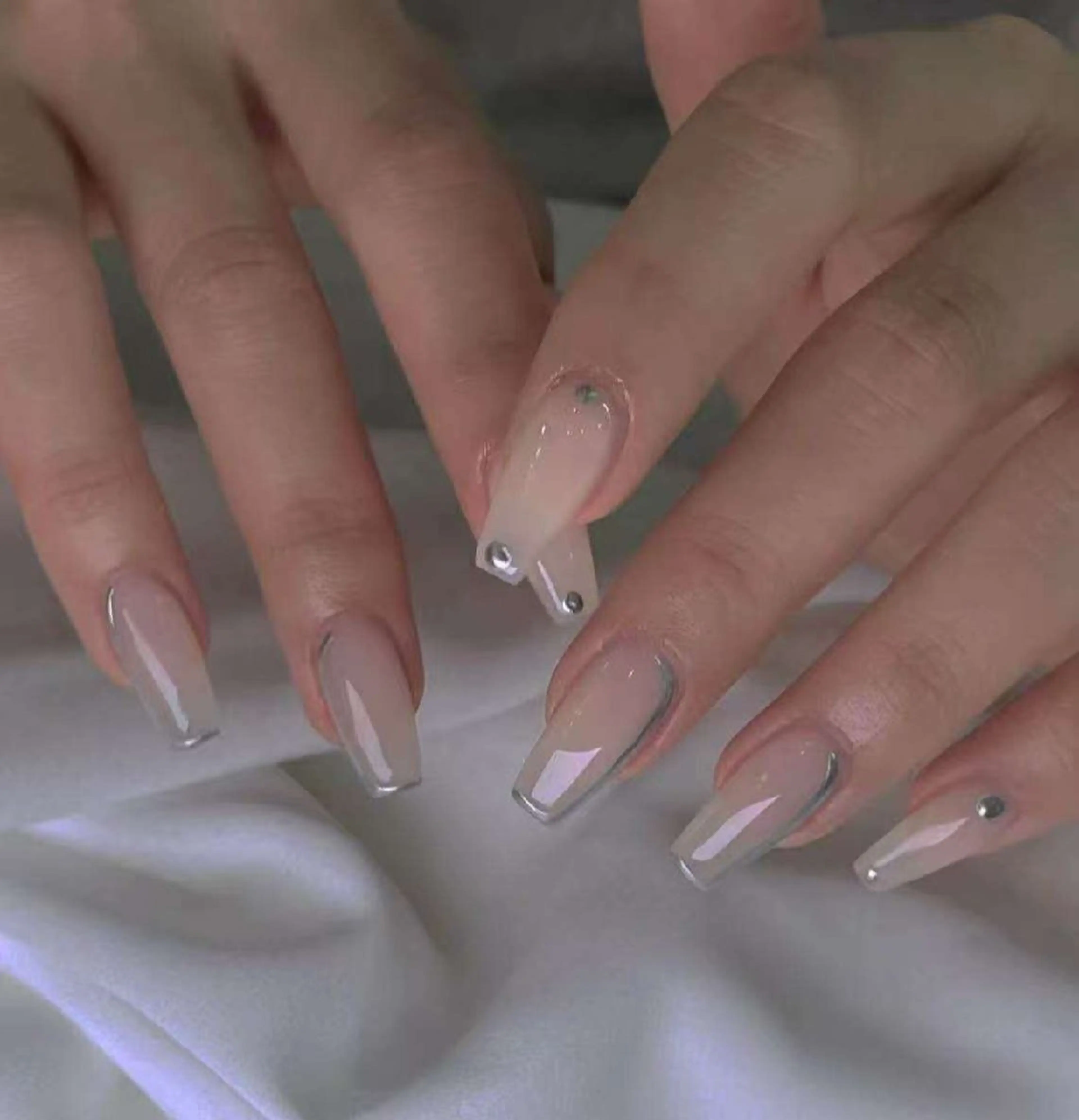 ネイル オーロラネイル フラワーネイル フットネイル フレンチネイル ジェルネイル ハンドネイル Oomiya 服部のネイルデザイン