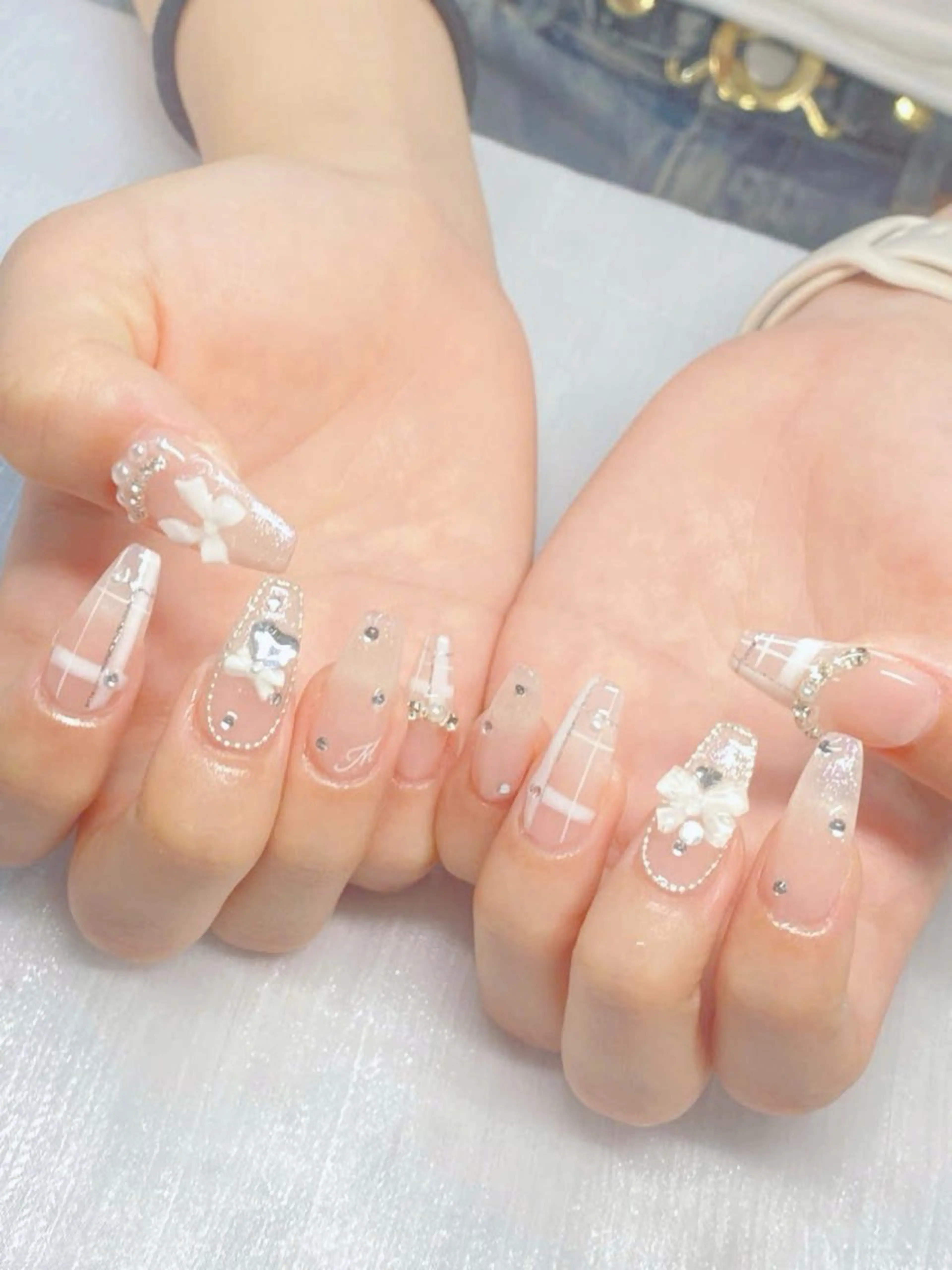 ネイル フレンチネイル グラデーション キラキラネイル 韓国ネイル マグネットネイル ハンドネイル ハンドケア Hara Nail 【パラジェル使用】のネイルデザイン