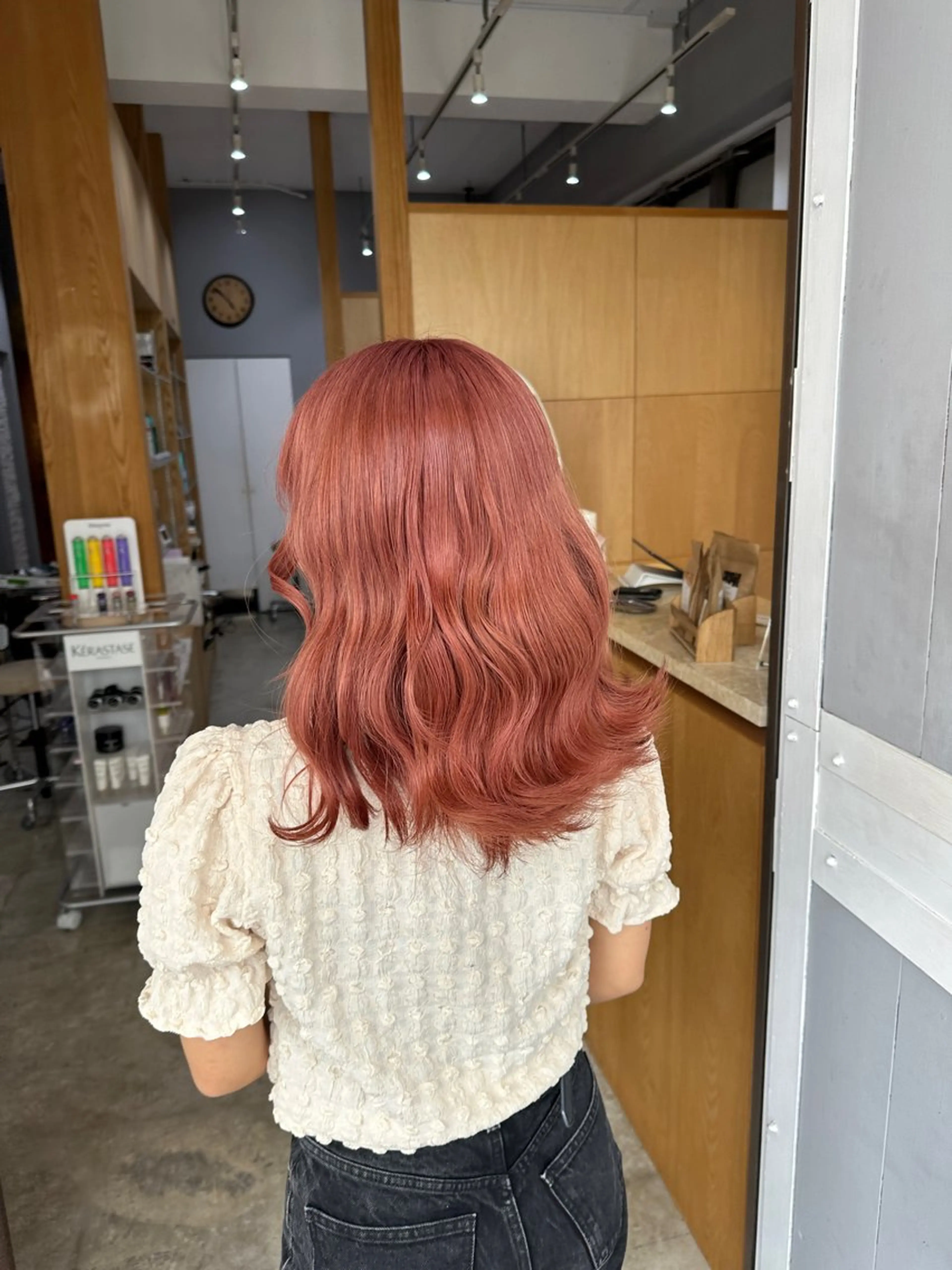 ミディアム miloc MOMOKAのヘアスタイル