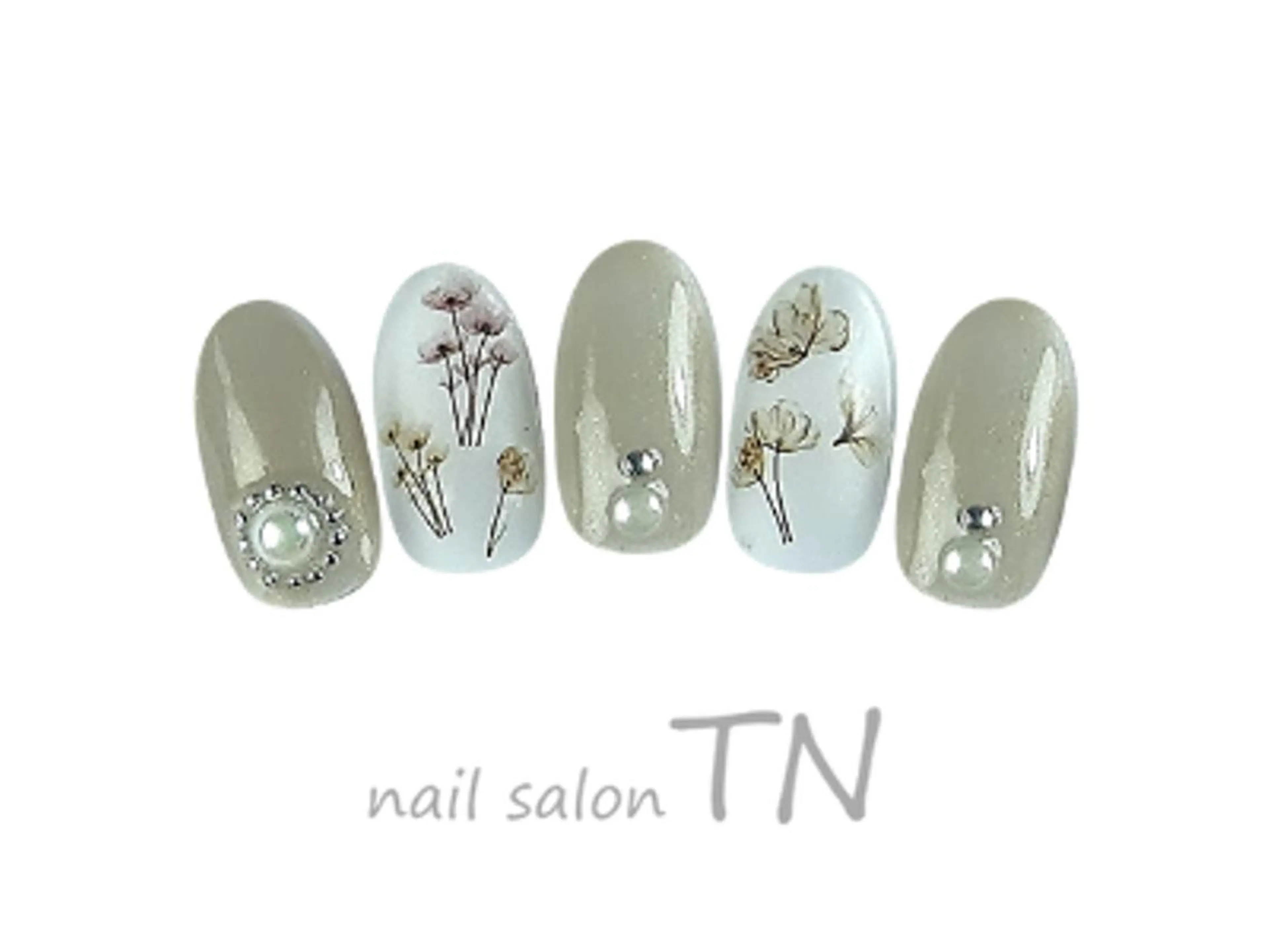 ネイル 矢川 まどかのネイルデザイン