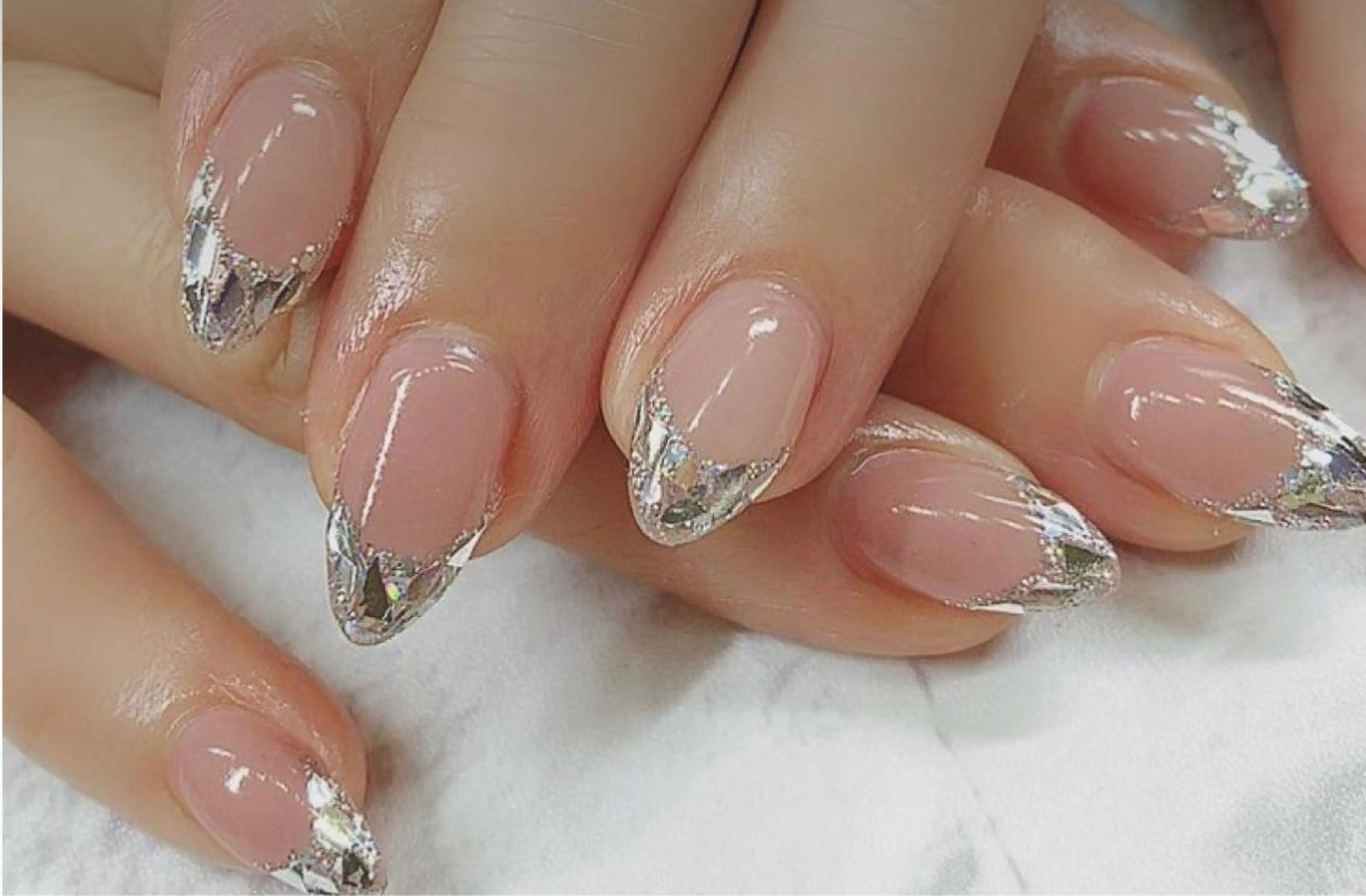 ミディアム ハンドネイル 「Honey NAIL新宿店」所属・Honey スカルプ専門店のネイルデザイン