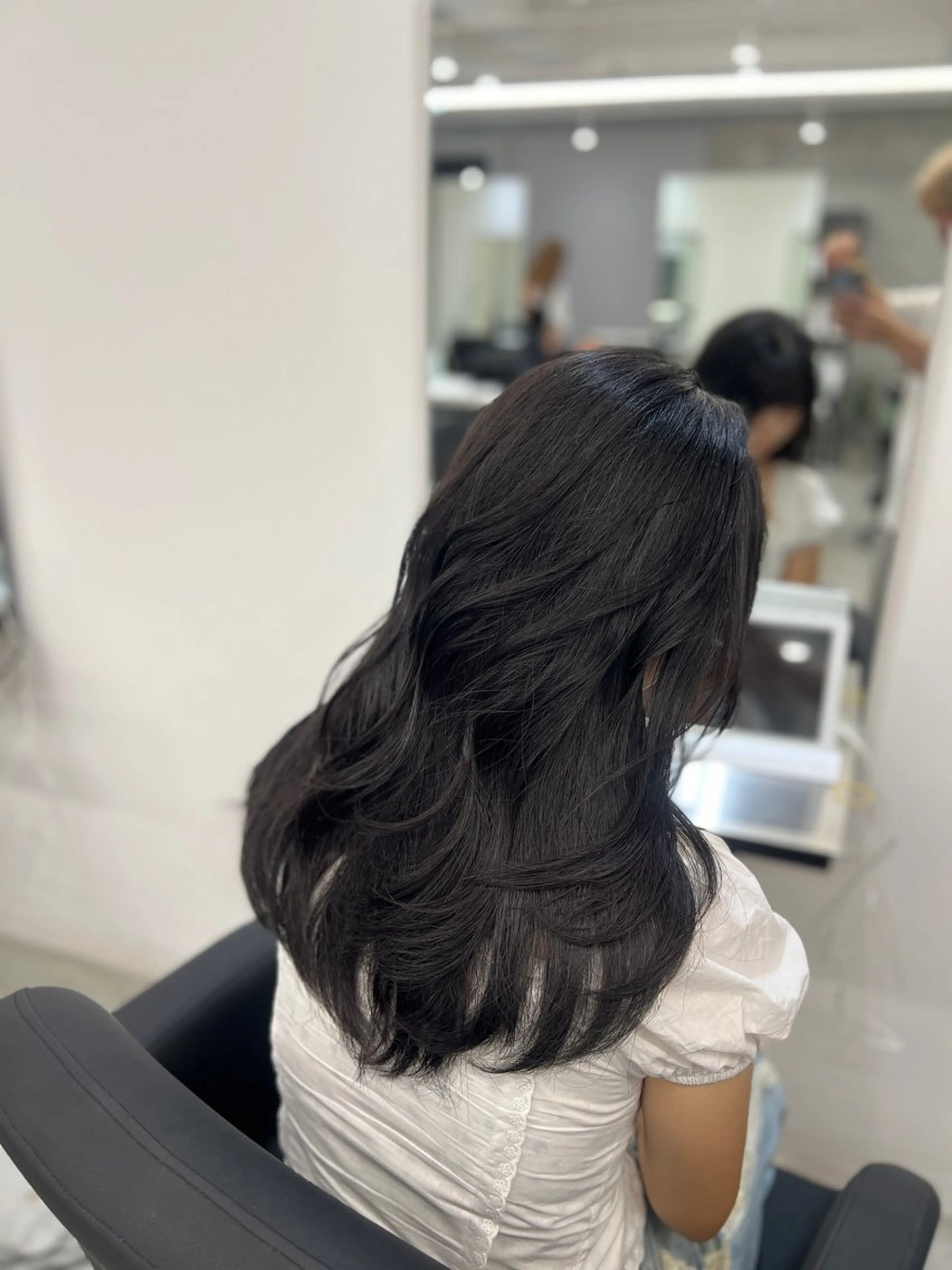 セミロング レイヤーカット 頓所 大昂のヘアスタイル