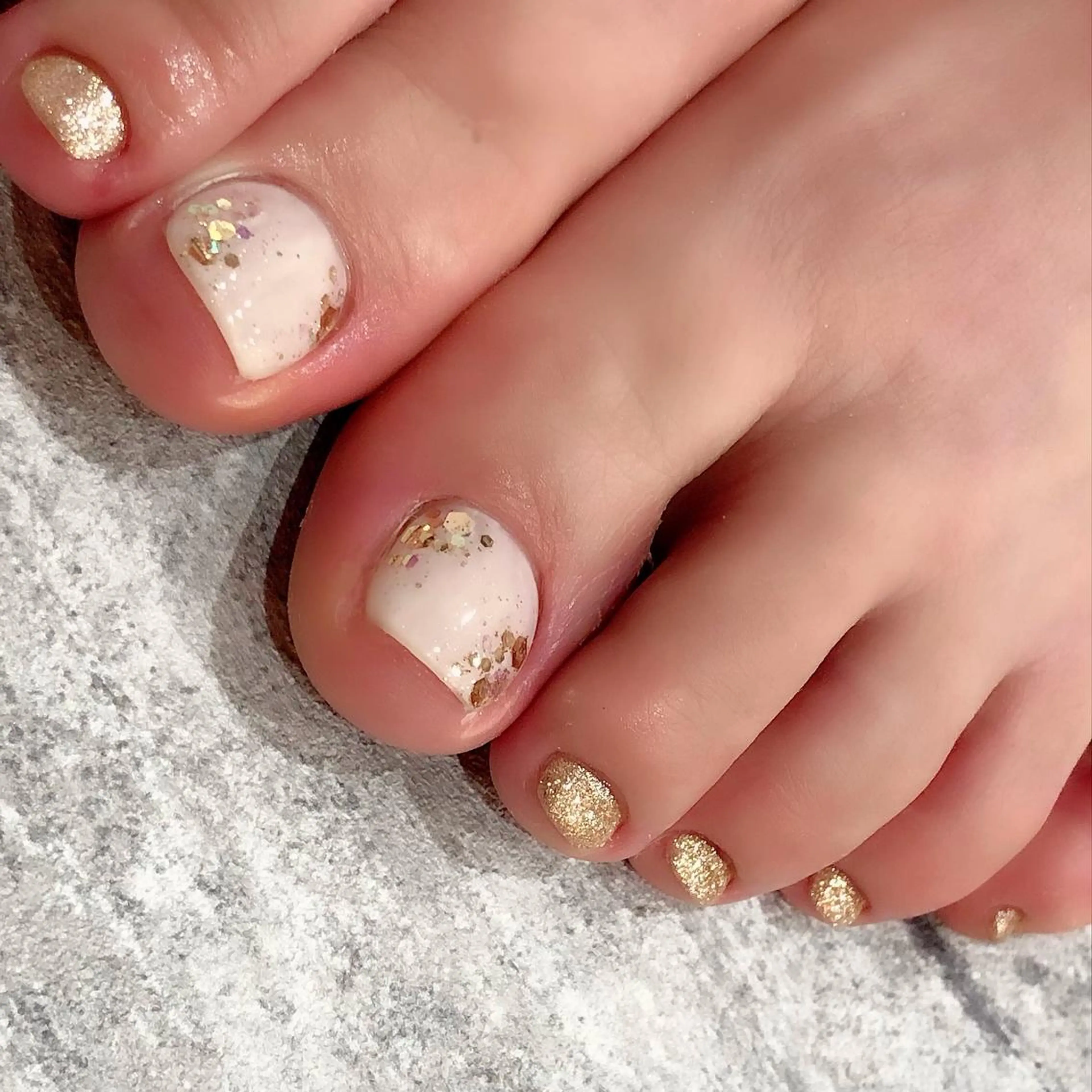 ショート カラー ネイル ゴールド éclat所属・éclat エクラのネイルデザイン