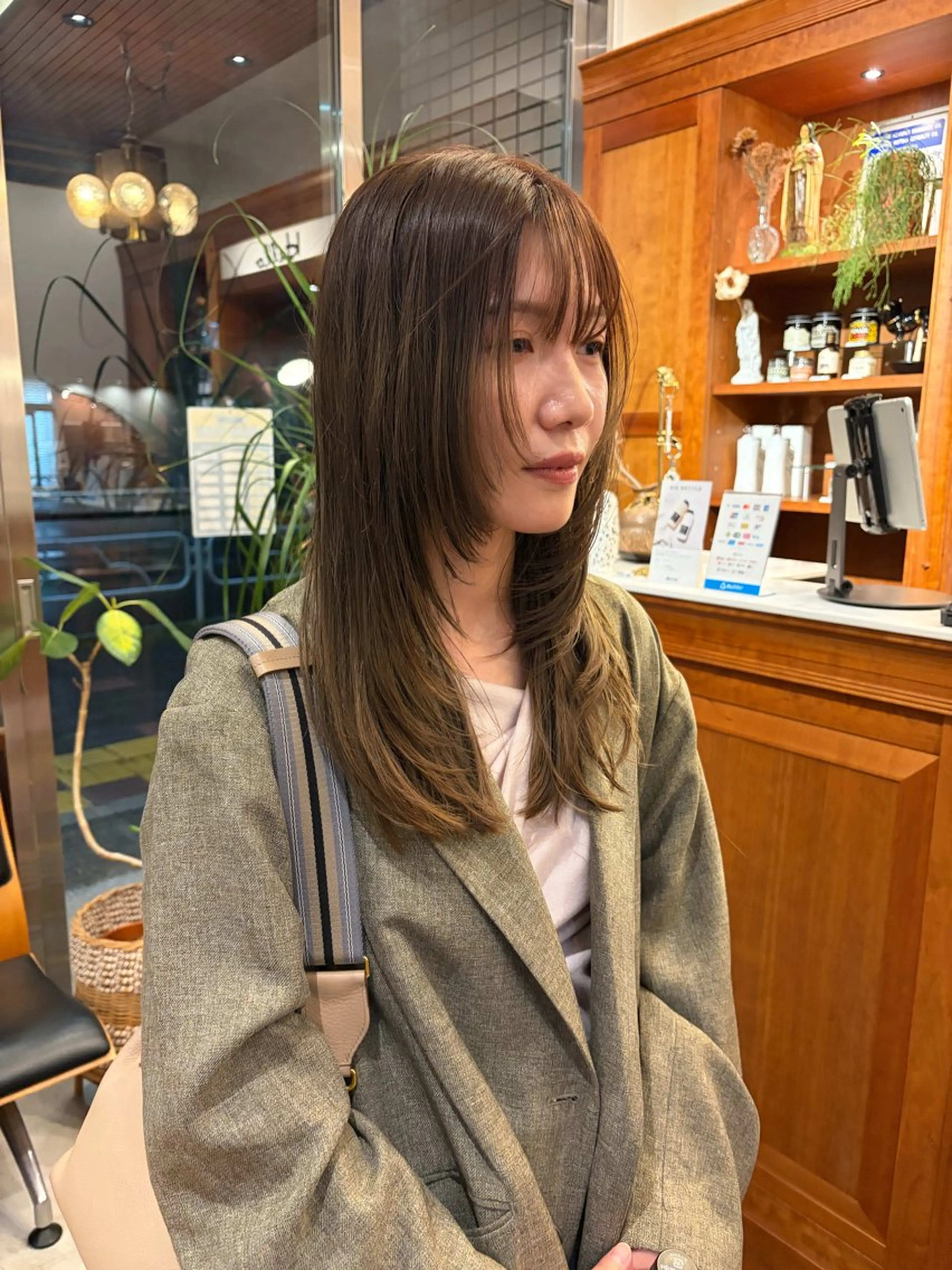 セミロング カット ヘアカラー トリートメント SASAnagano 岩下サードゥのヘアスタイル