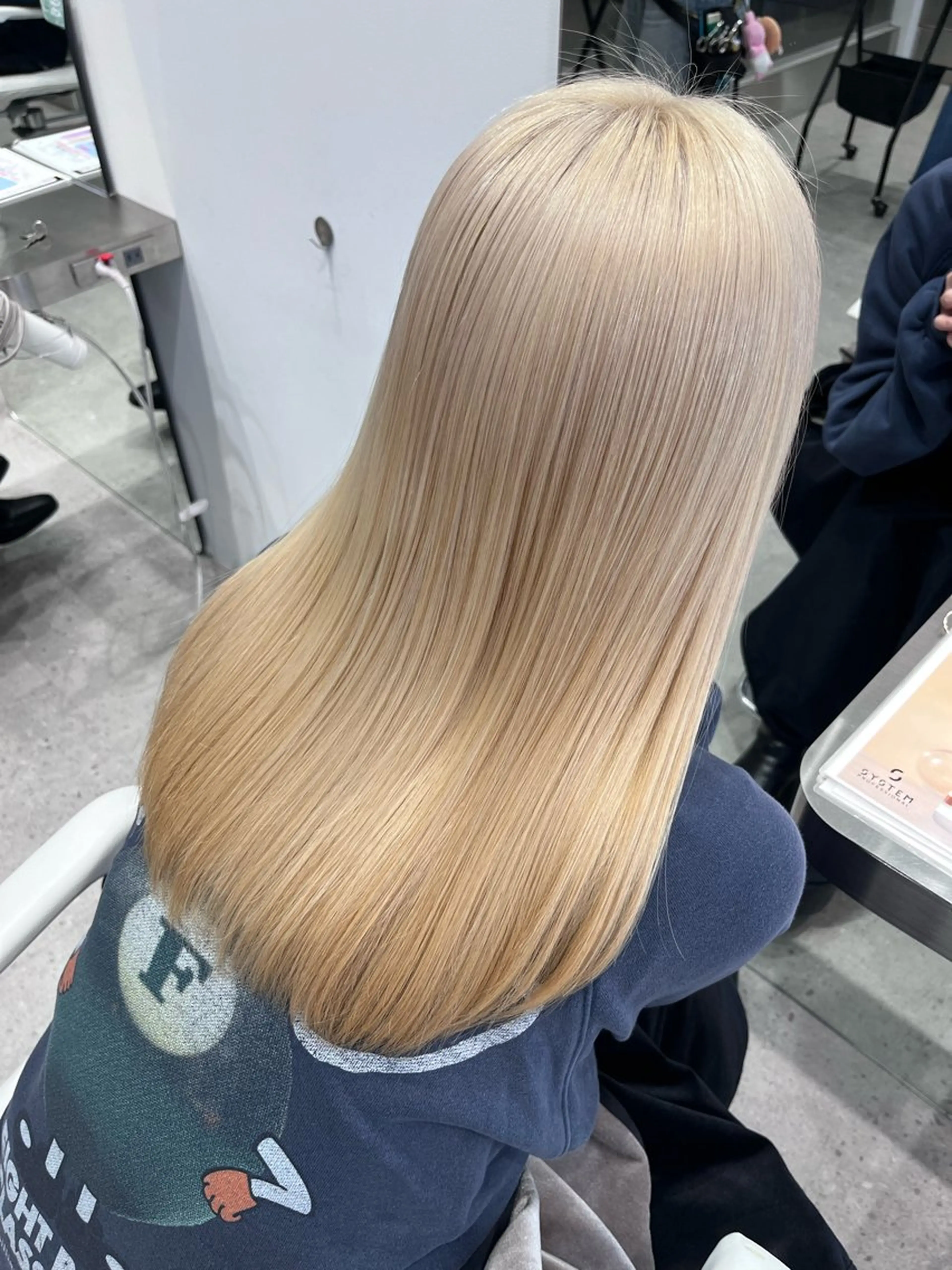 カラー ブリーチ ブロンド ホワイトブロンド ヘアカラー AIKA🤍 カットモデル募集🫧のヘアスタイル