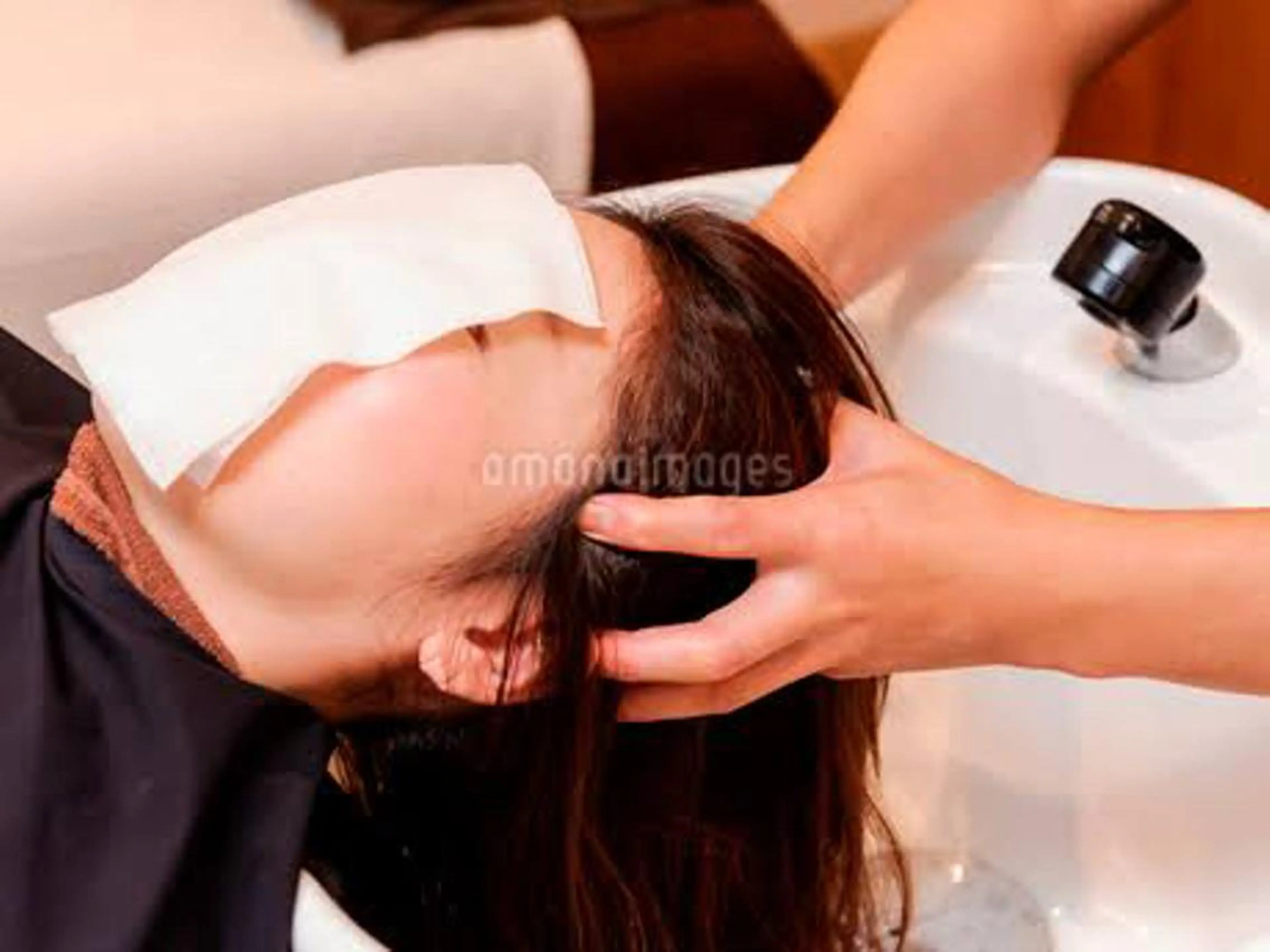 インナー×縮毛矯正 ピンクカラー澤井里菜のヘアスタイル