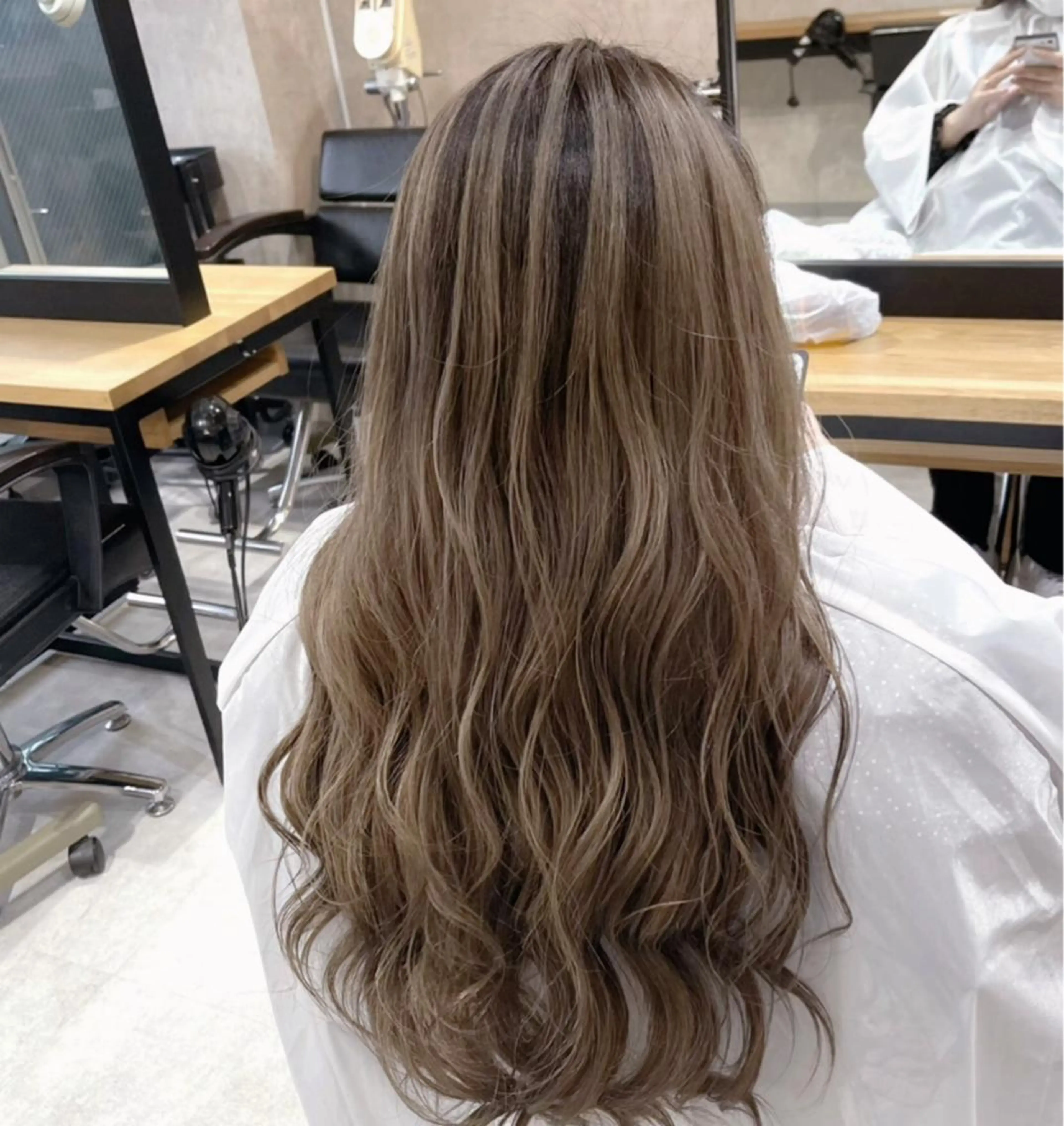 ロング カラー バレイヤージュ ベージュカラー ブリーチ レイヤーカット トリートメント 松井那津子 /ハイライトブリーチのヘアスタイル