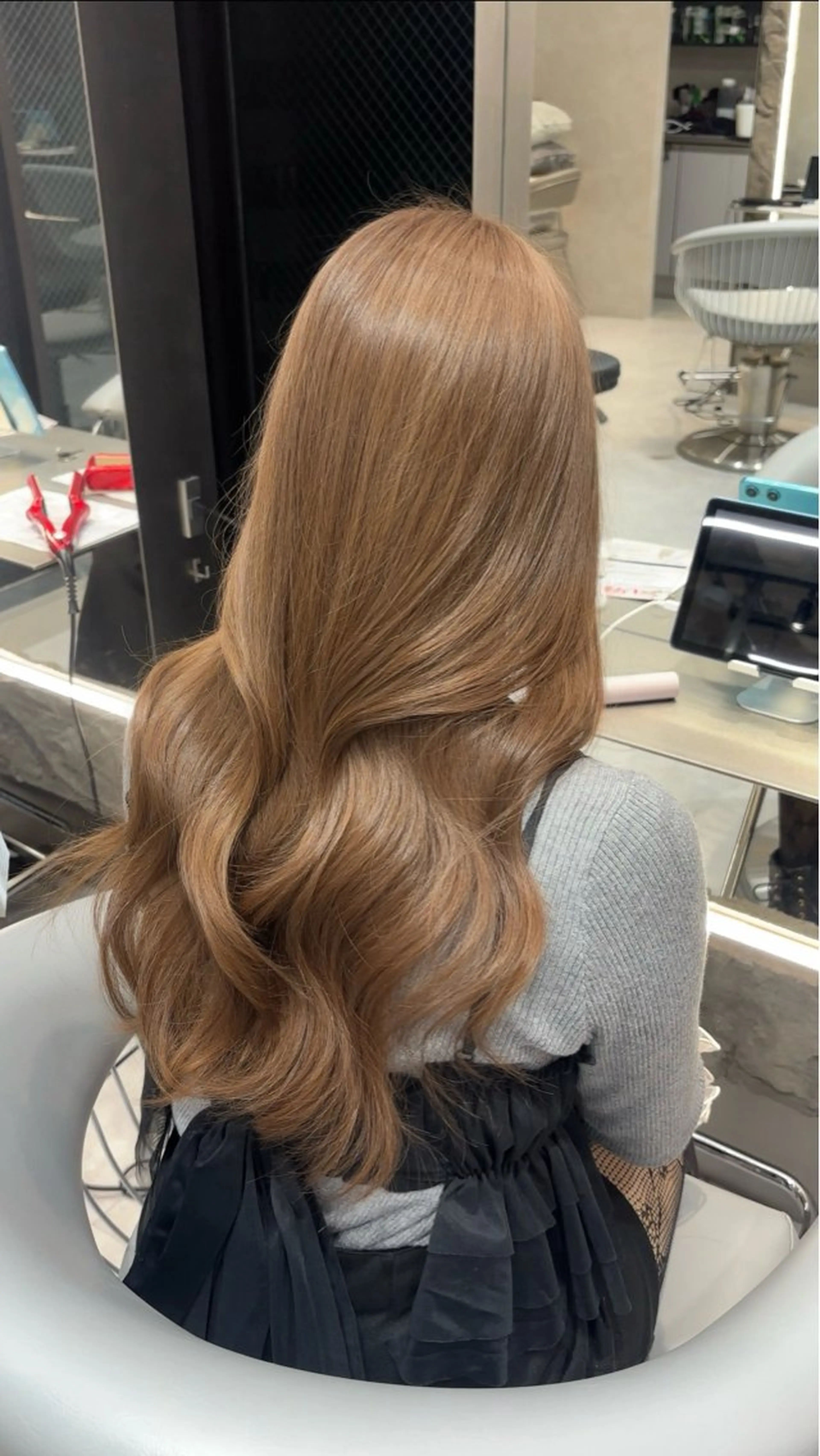 ロング 顔まわりレイヤー 顔周りカット ハイレイヤー レイヤーカット ローレイヤー ヘアカラー トリートメント MOMOHA/ 🍑レイヤーカットのヘアスタイル