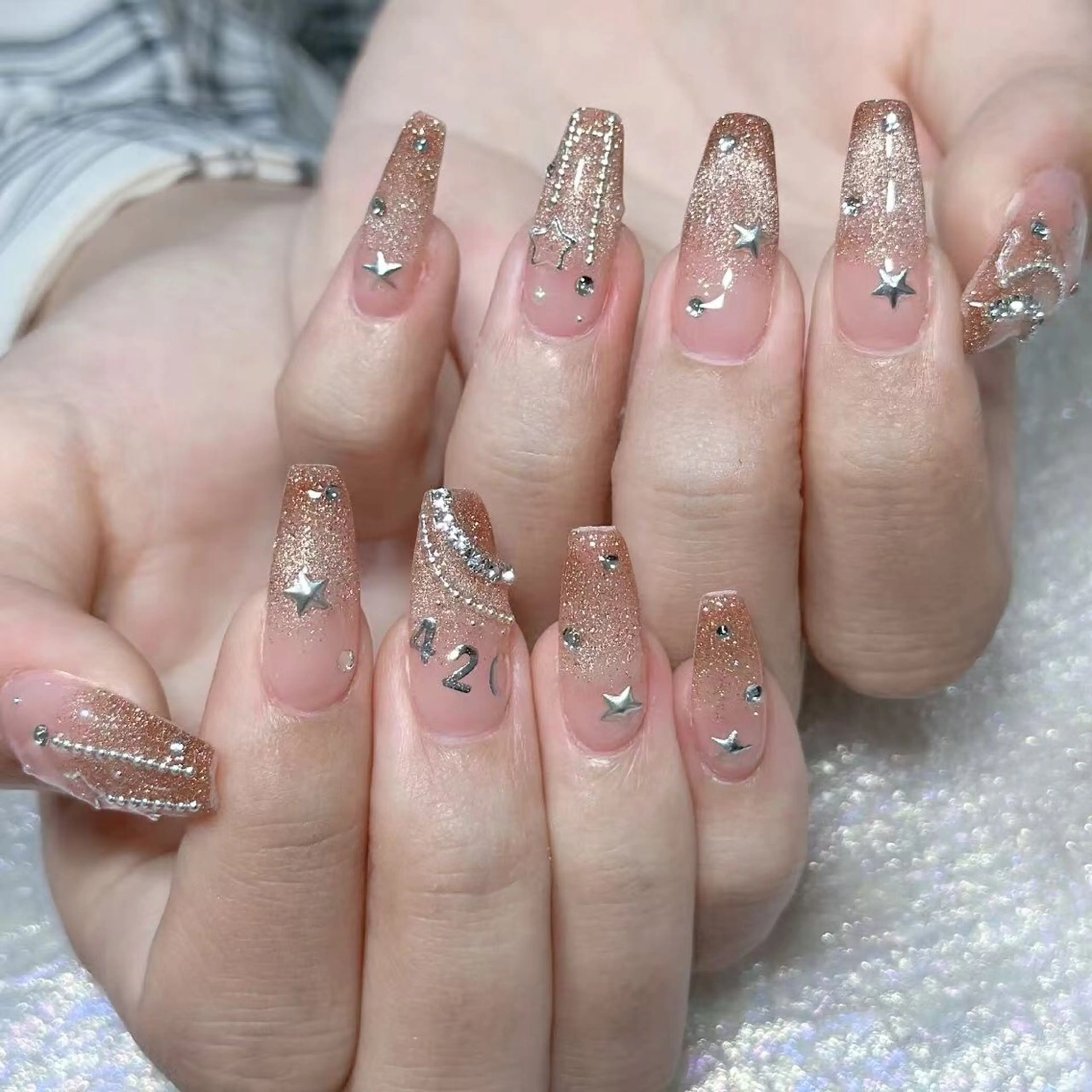 ネイル ハンドネイル Queens テイのネイルデザイン