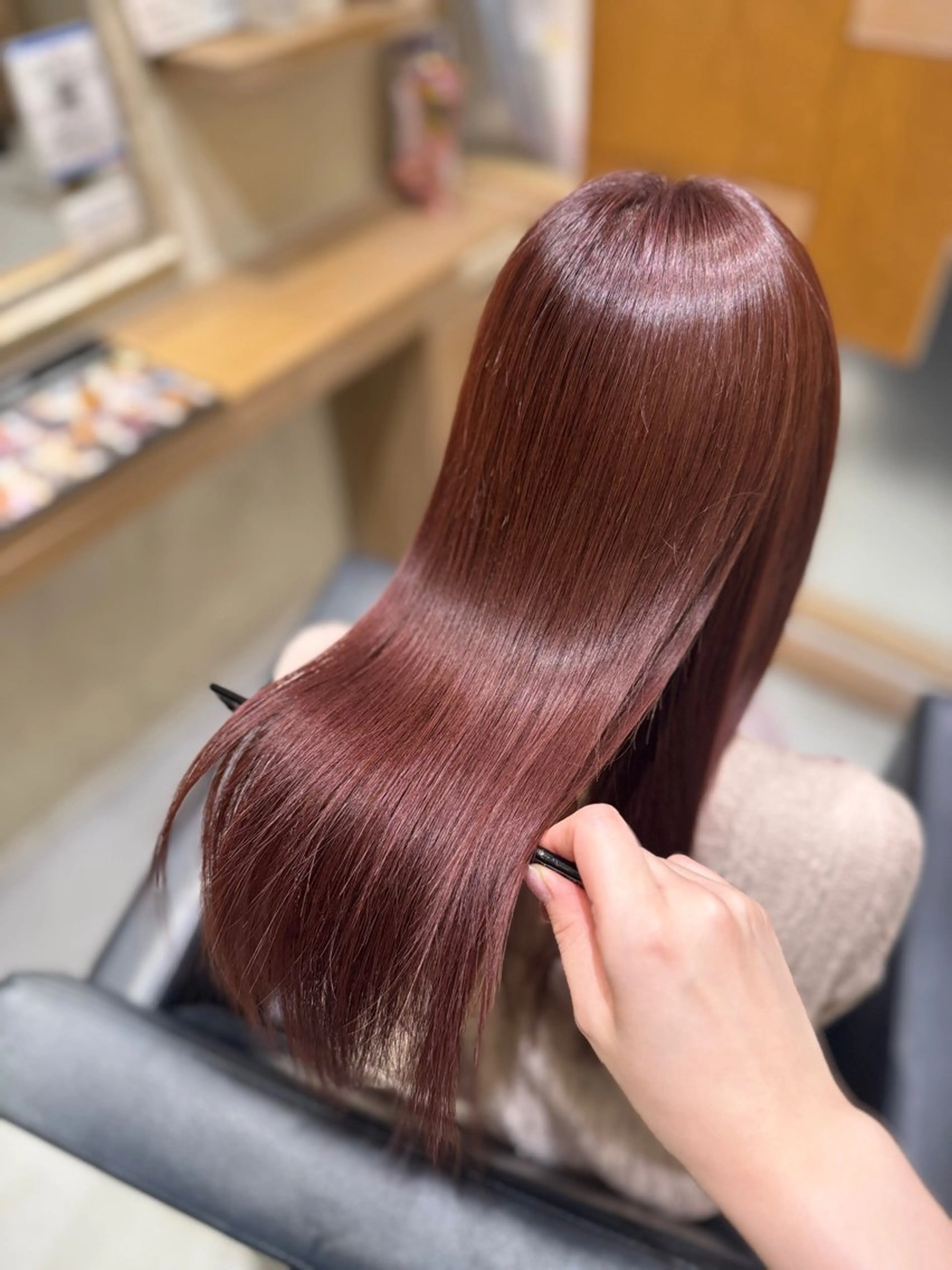 セミロング chihiro 🐰 🍭髪質改善/透明感のヘアスタイル