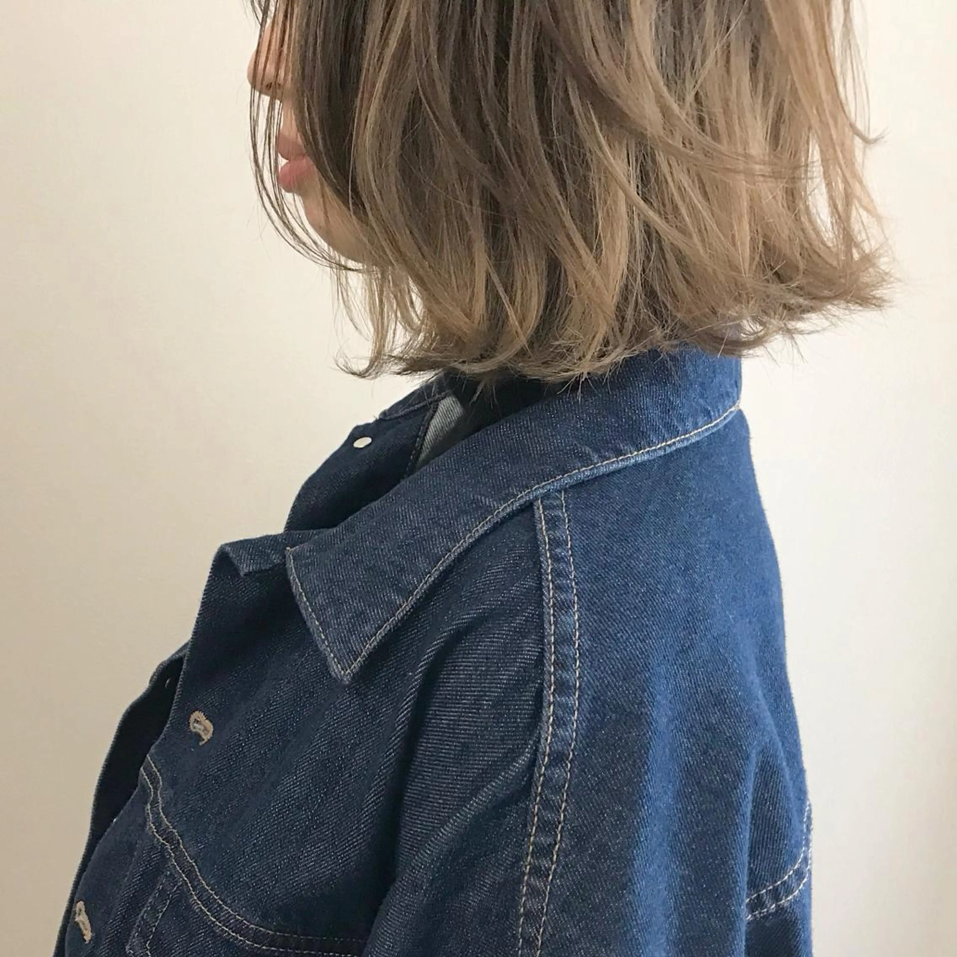 ミディアム カラー ヘアアレンジ バレイヤージュ ベージュカラー ブリーチ グラデーションカラー ハイライトカラー Mariana/ 鶴原-ハイライトのヘアスタイル