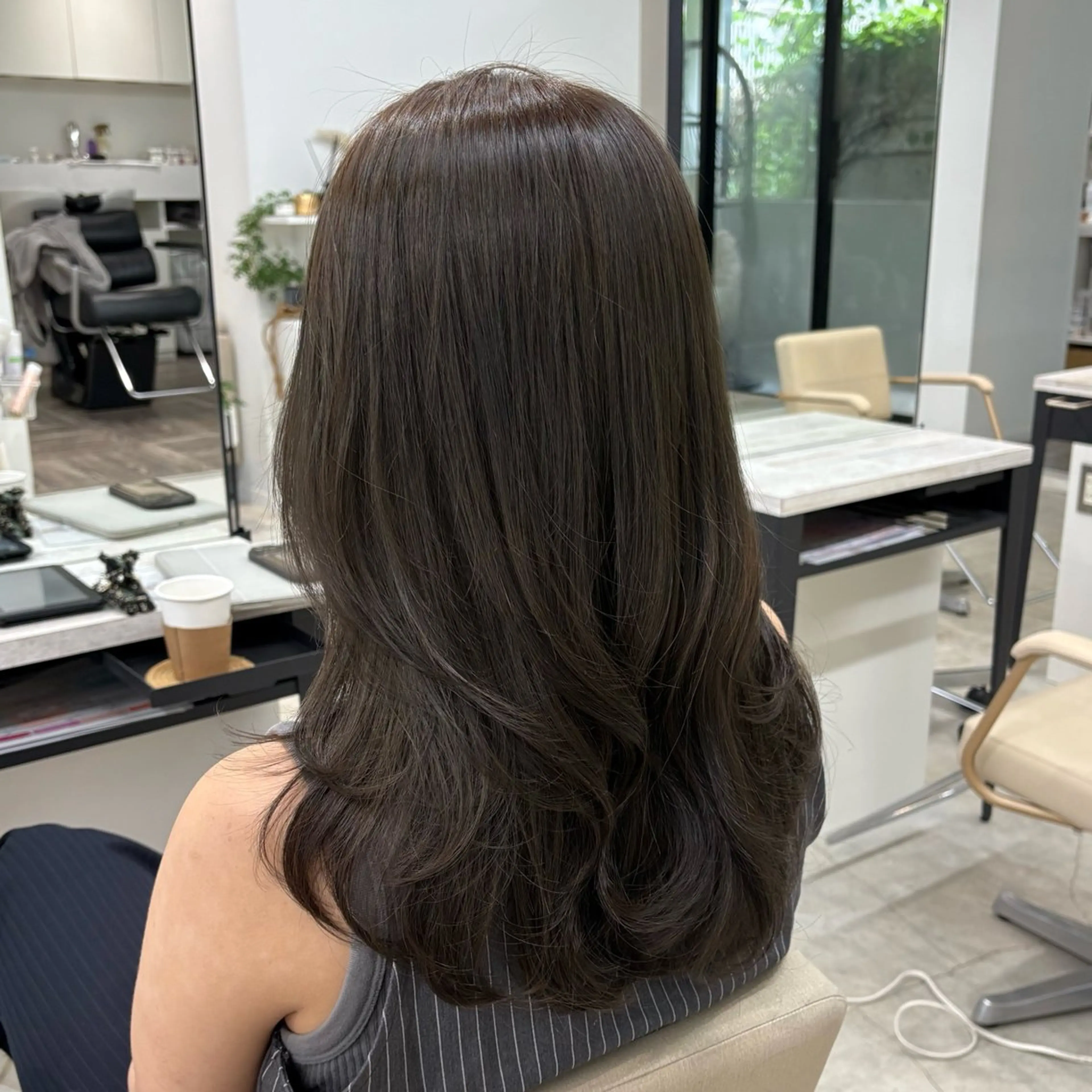 ロング カラー ベージュカラー オリーブベージュ ヘアカラー トリートメント ブリーチなしカラー 🤍　Mihanaのヘアスタイル