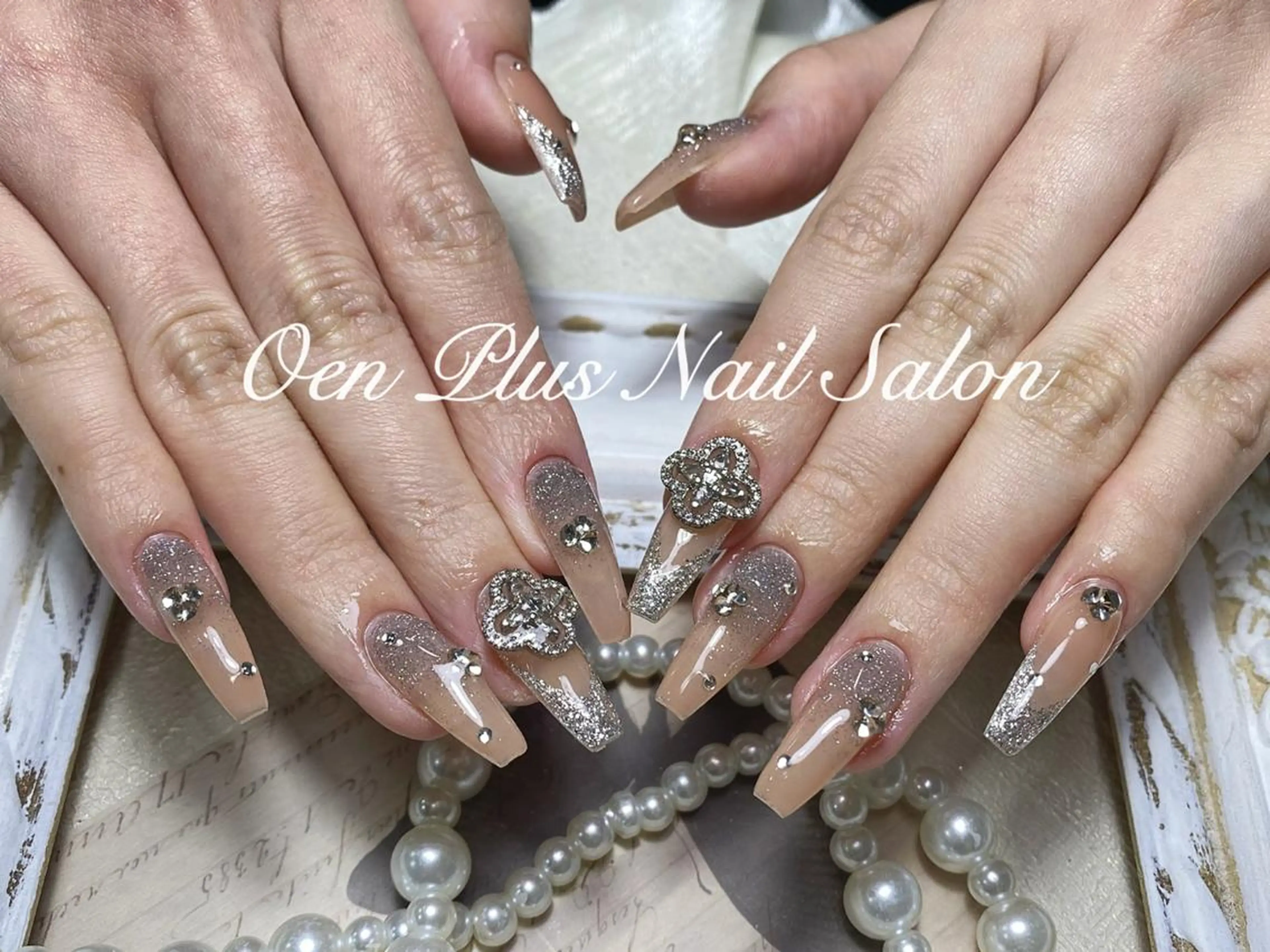 ネイル チークネイル ジェルネイル パラジェル 赤色 リボン One Plus Nail Salonのネイルデザイン