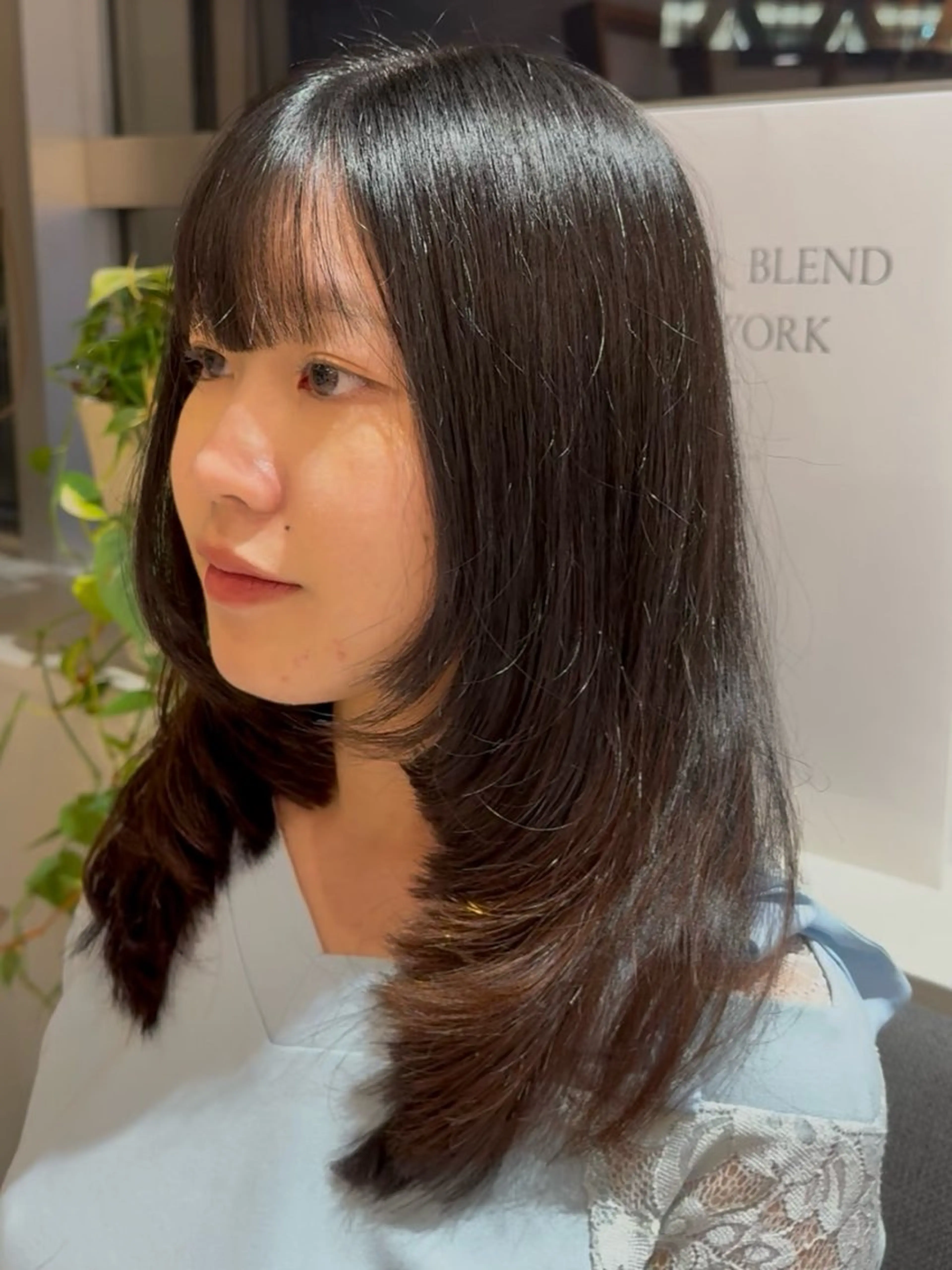 ロング レイヤーカット 山口 芽依のヘアスタイル