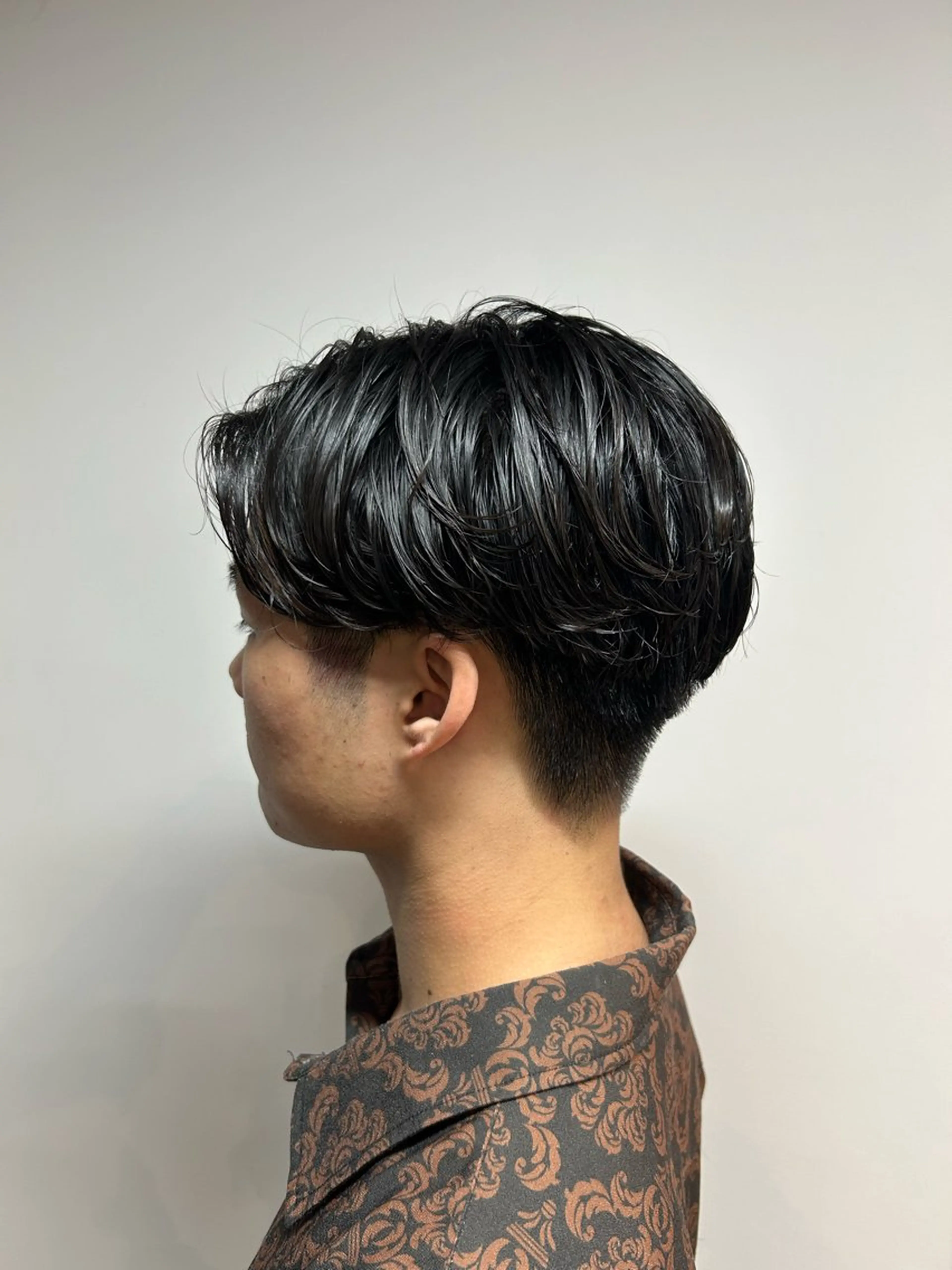 ミディアム メンズ ミディアムパーマ メンズパーマ 相澤 拳のヘアスタイル