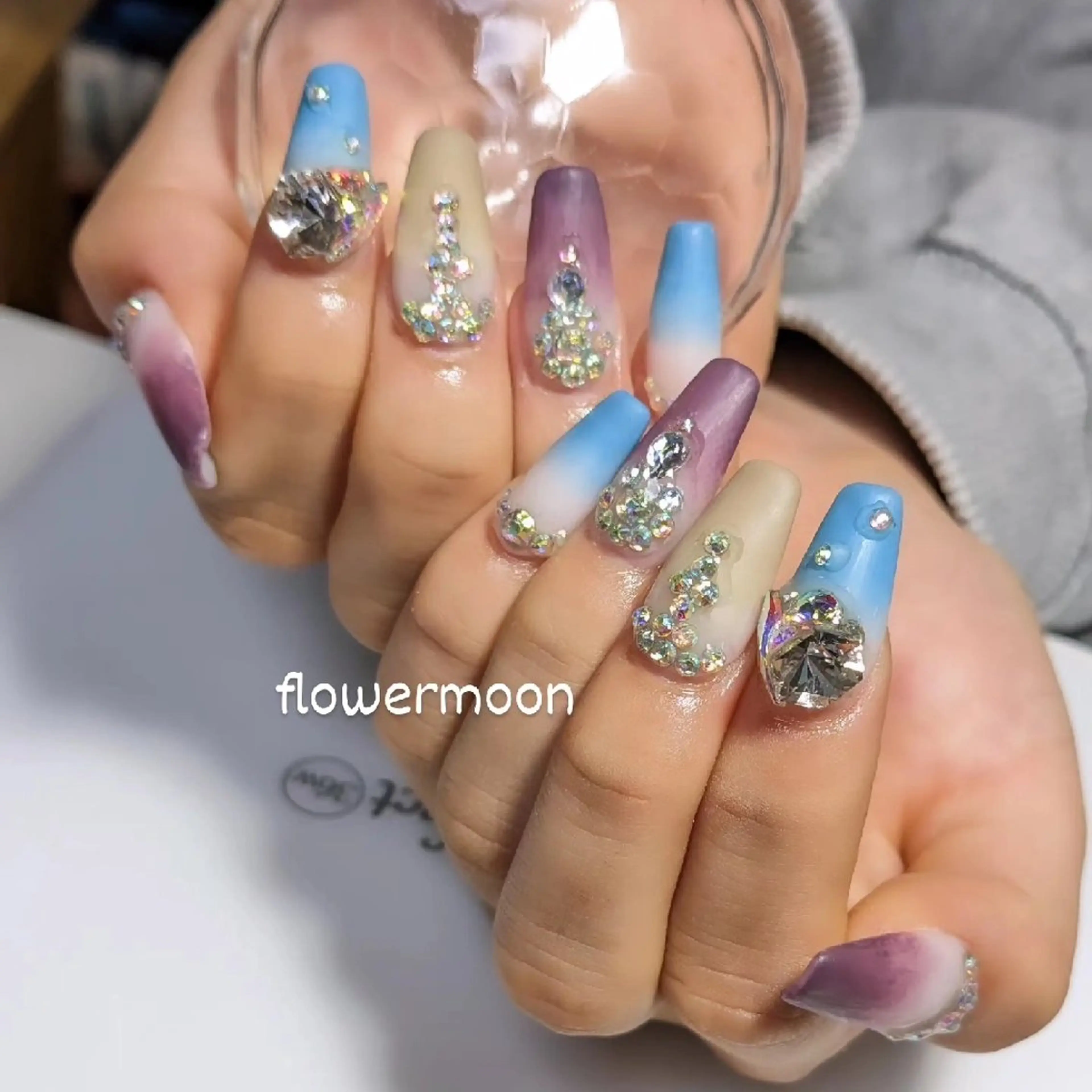 ネイル グラデーション マットネイル フラワー ムーンのネイルデザイン