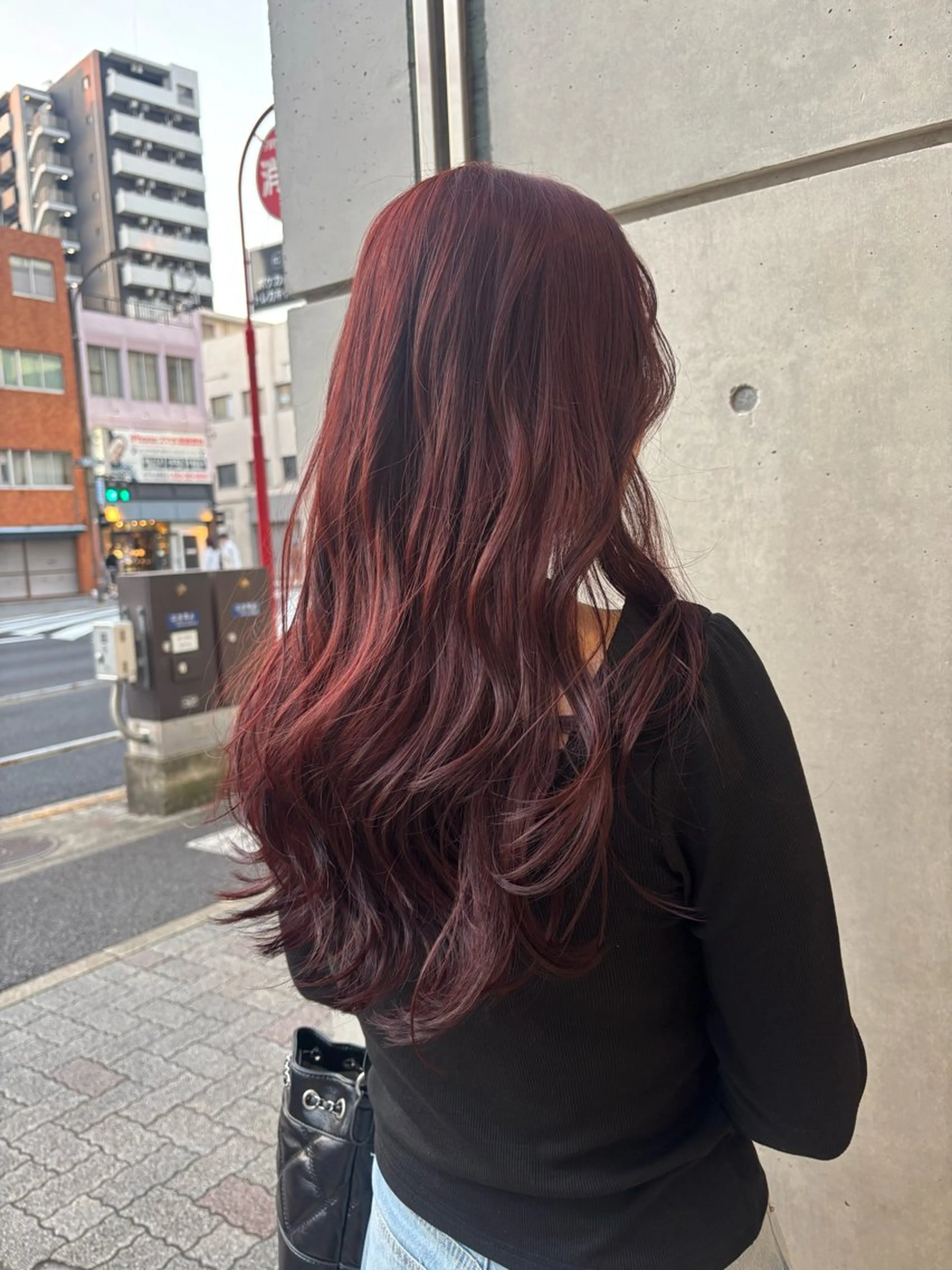 カラー ブリーチ カシス ダブルカラー ブリーチなしカラー レッドカラー 伊藤 優衣/アイブロ ウ／透明感カラーのヘアスタイル