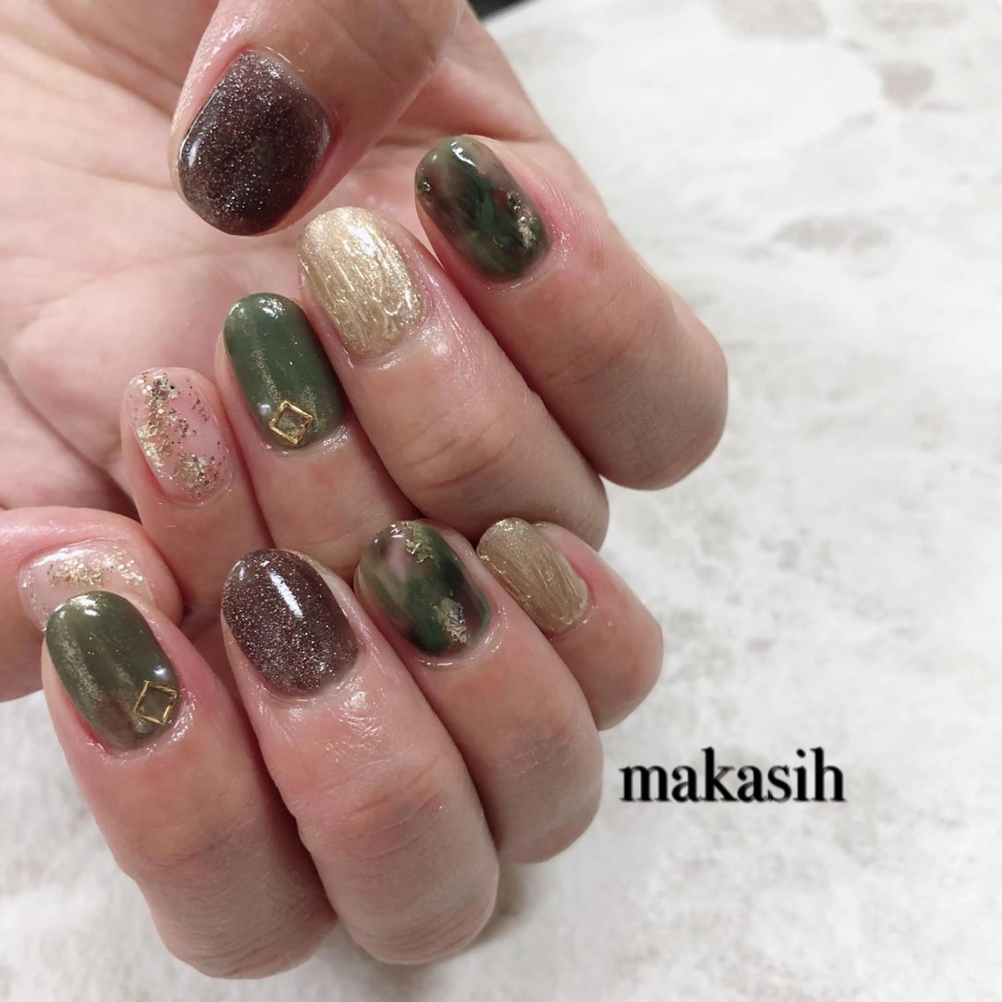 ネイル マグネットネイル ミラーネイル ニュアンスネイル ショートネイル 冬ネイル 濱田 美菜子のエステ・リラクイメージ