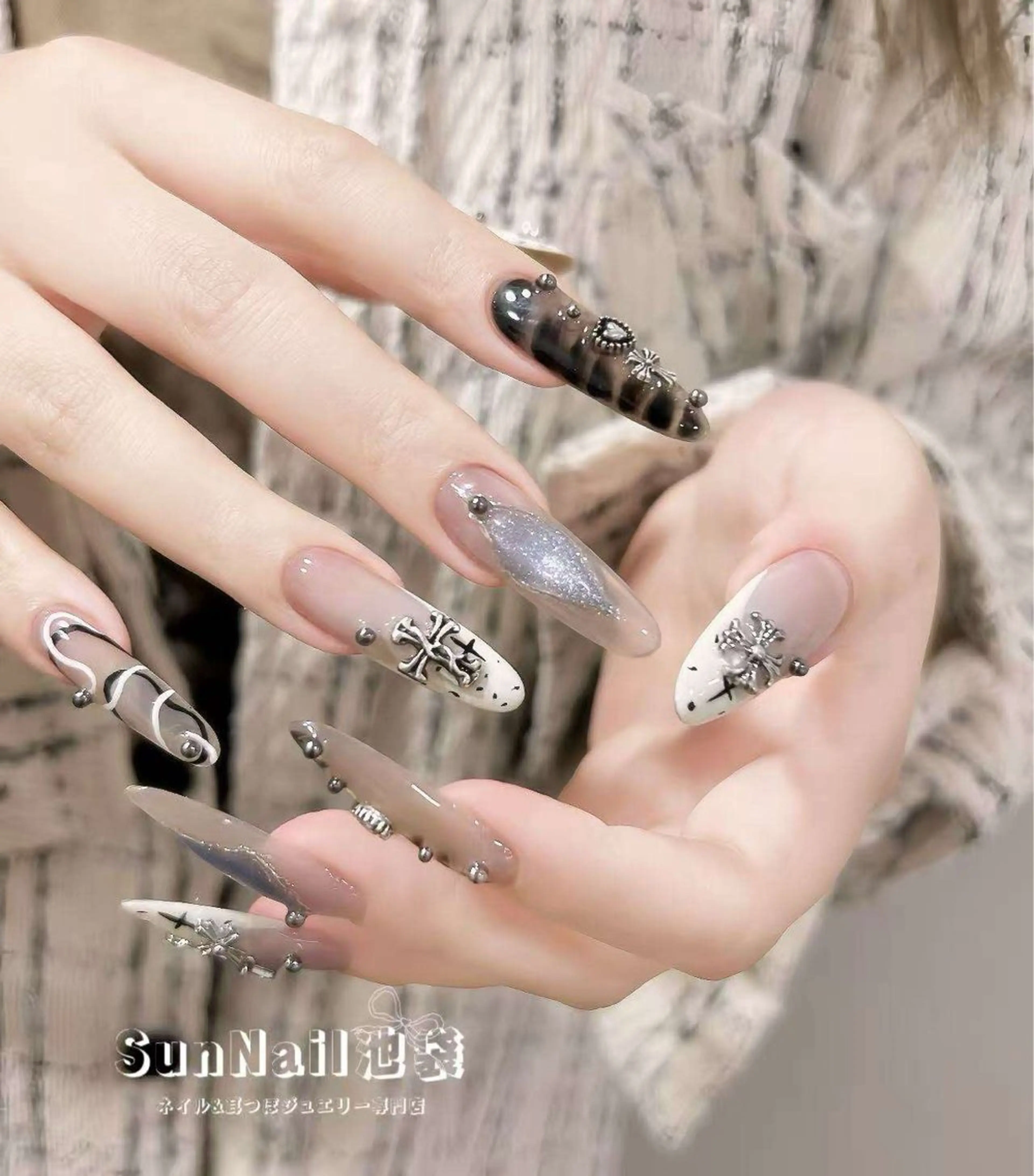 ネイル チークネイル 長さ出し フラワーネイル フレンチネイル ガーリー SunNail池袋駅 ワンホンネイルのネイルデザイン