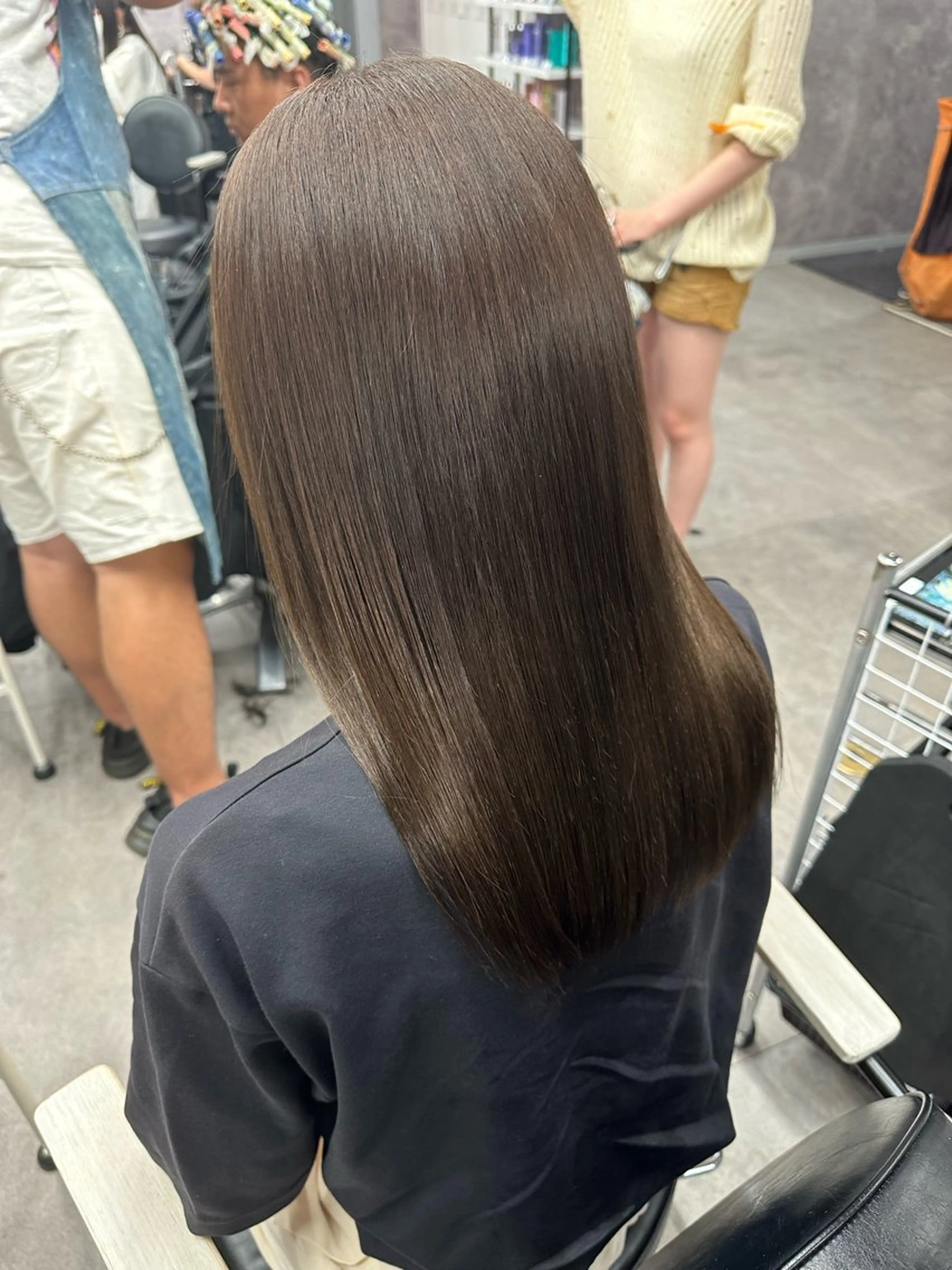 セミロング 白髪ぼかし、髪質改善 富田隼仁のヘアスタイル