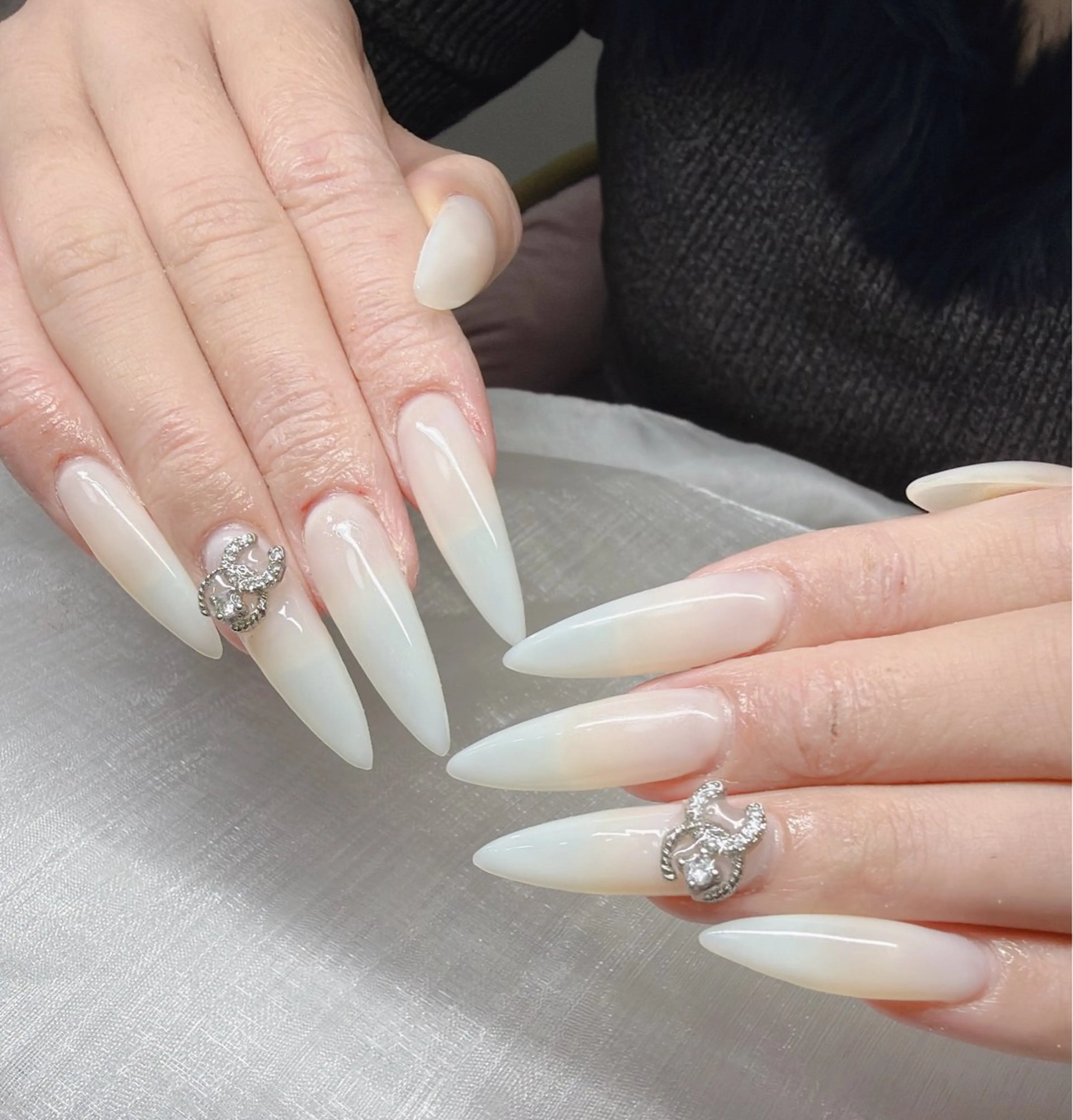 ネイル 長さ出し グラデーション 卒業式 キラキラネイル マグネットネイル ハンドネイル Lee Nailsのネイルデザイン