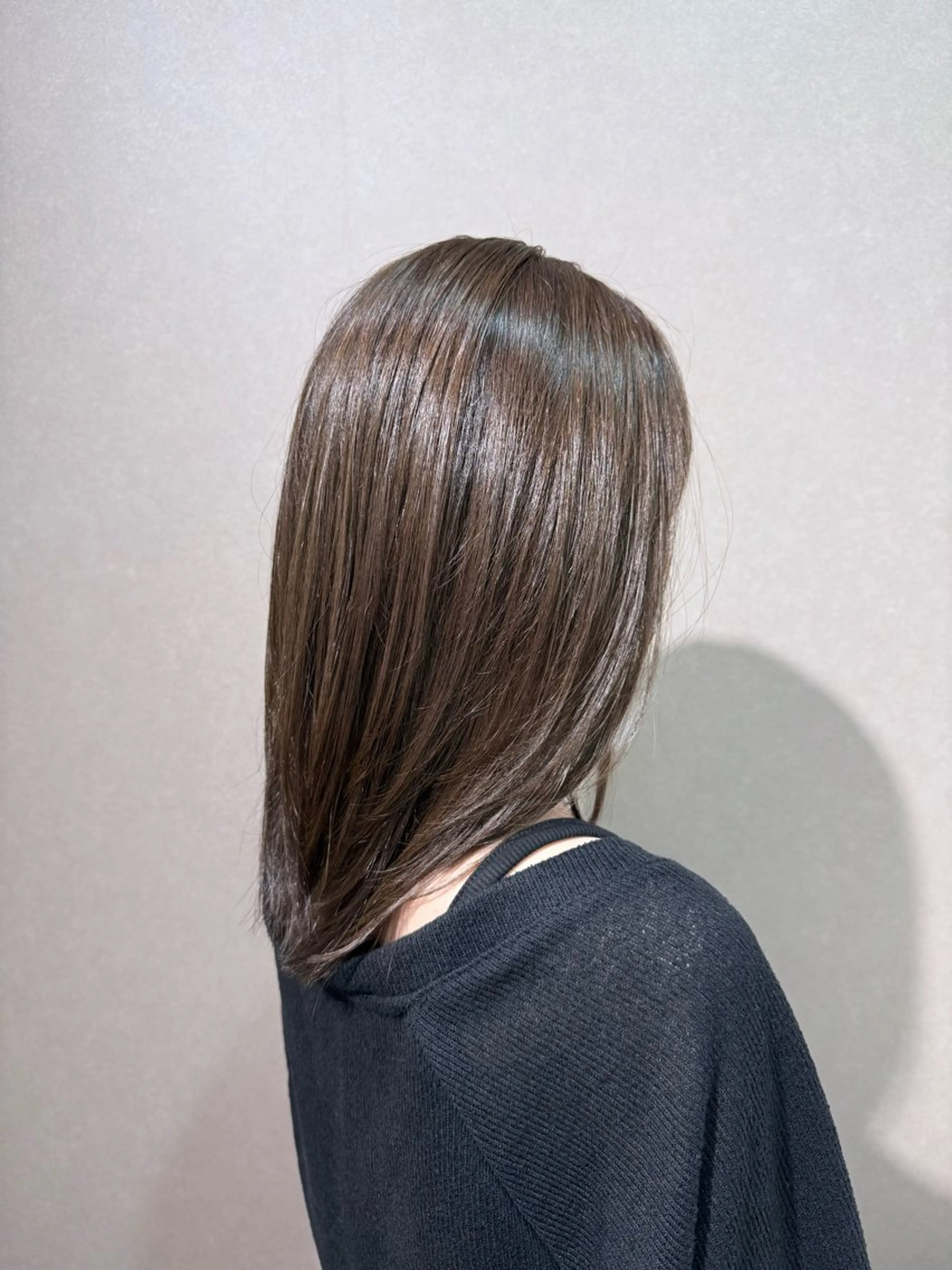 ミディアム カラー グレージュ オリーブグレージュ オリーブグレー iroN 小泉 俊太のヘアスタイル