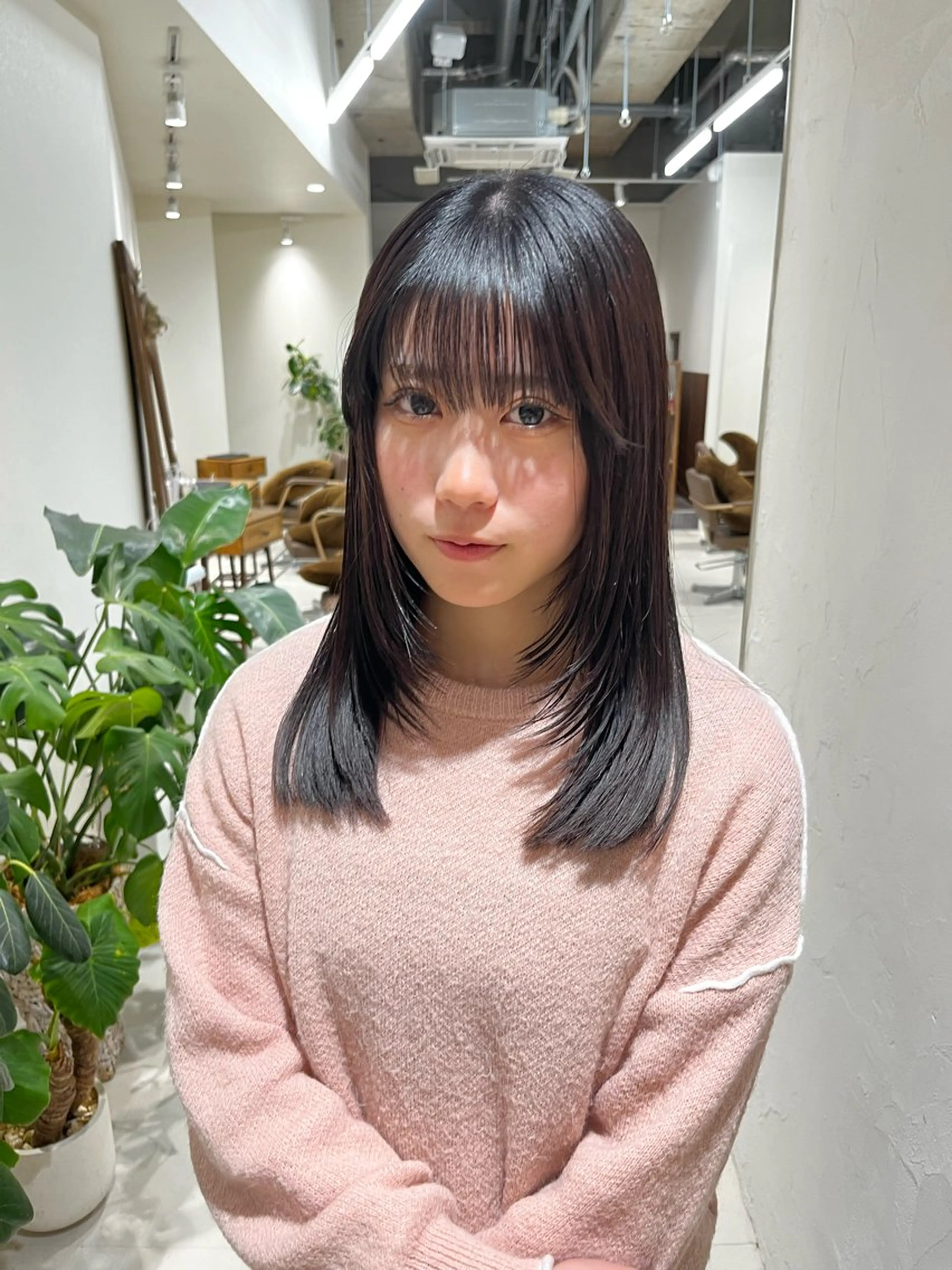 ミディアム カラー ブラウンカラー ラベンダーカラー ラベンダーブラウン 顔まわりレイヤー レイヤーカット カット ヘアカラー トリートメント レイヤーカット/ブラ ウンカラー/河野凜のヘアスタイル