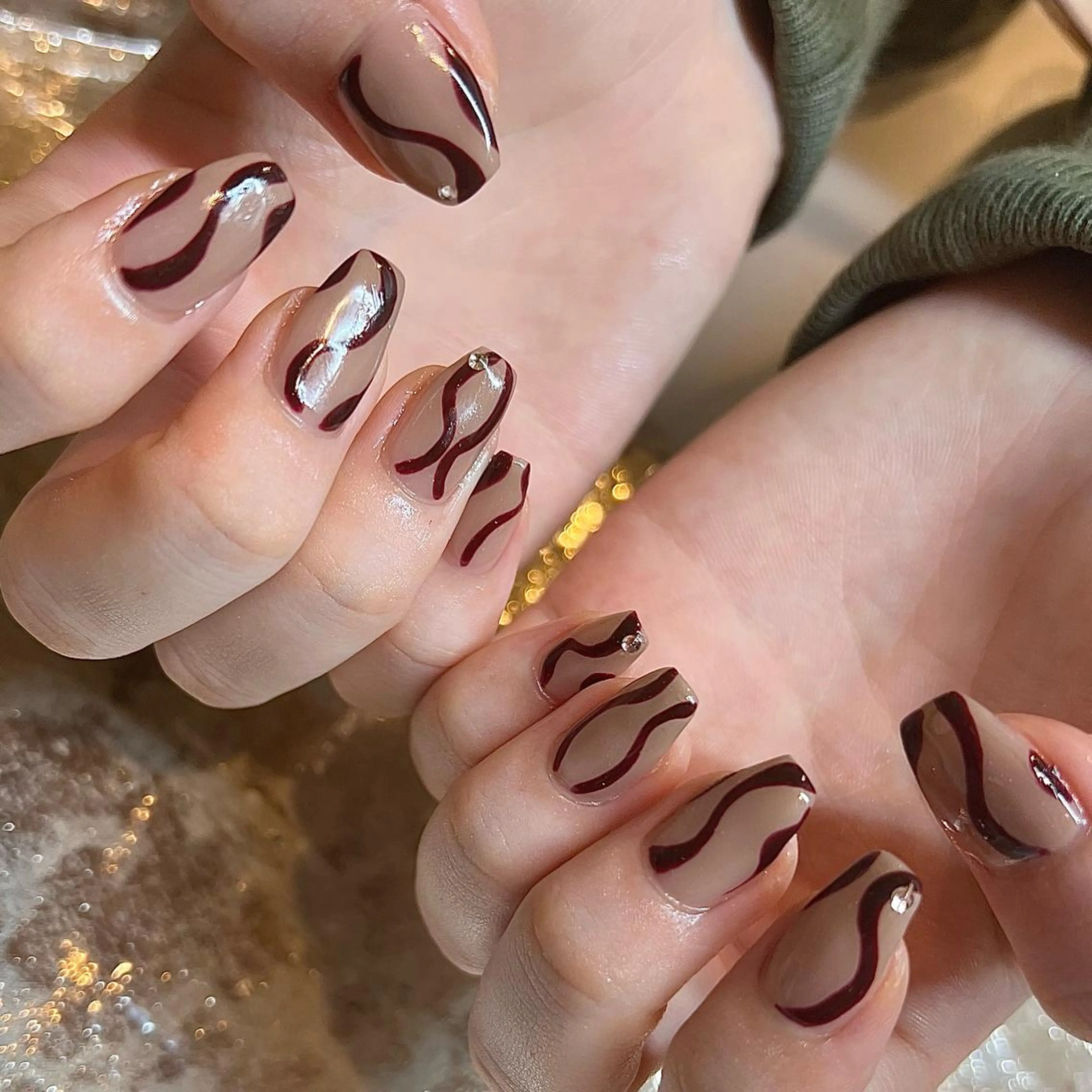 ミディアム ネイル ストーンネイル ハンドネイル H🌺 NAILのネイルデザイン