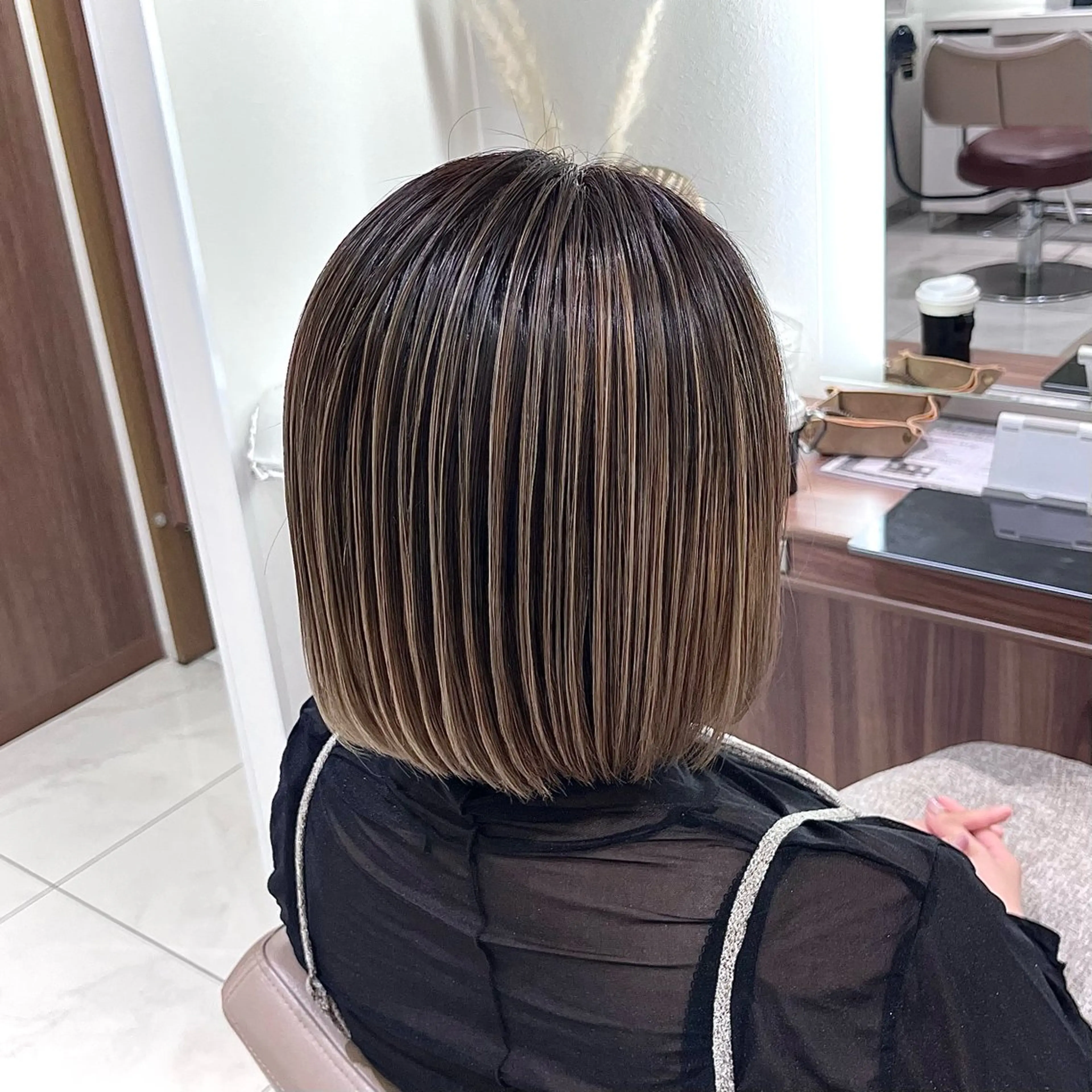 ショート カラー バレイヤージュ ベージュカラー グレージュ ハイライトカラー ミルクティーベージュ ヘアカラー トリートメント 大宮/バレイヤージュ 髪質改善/澤田隆誠のヘアスタイル