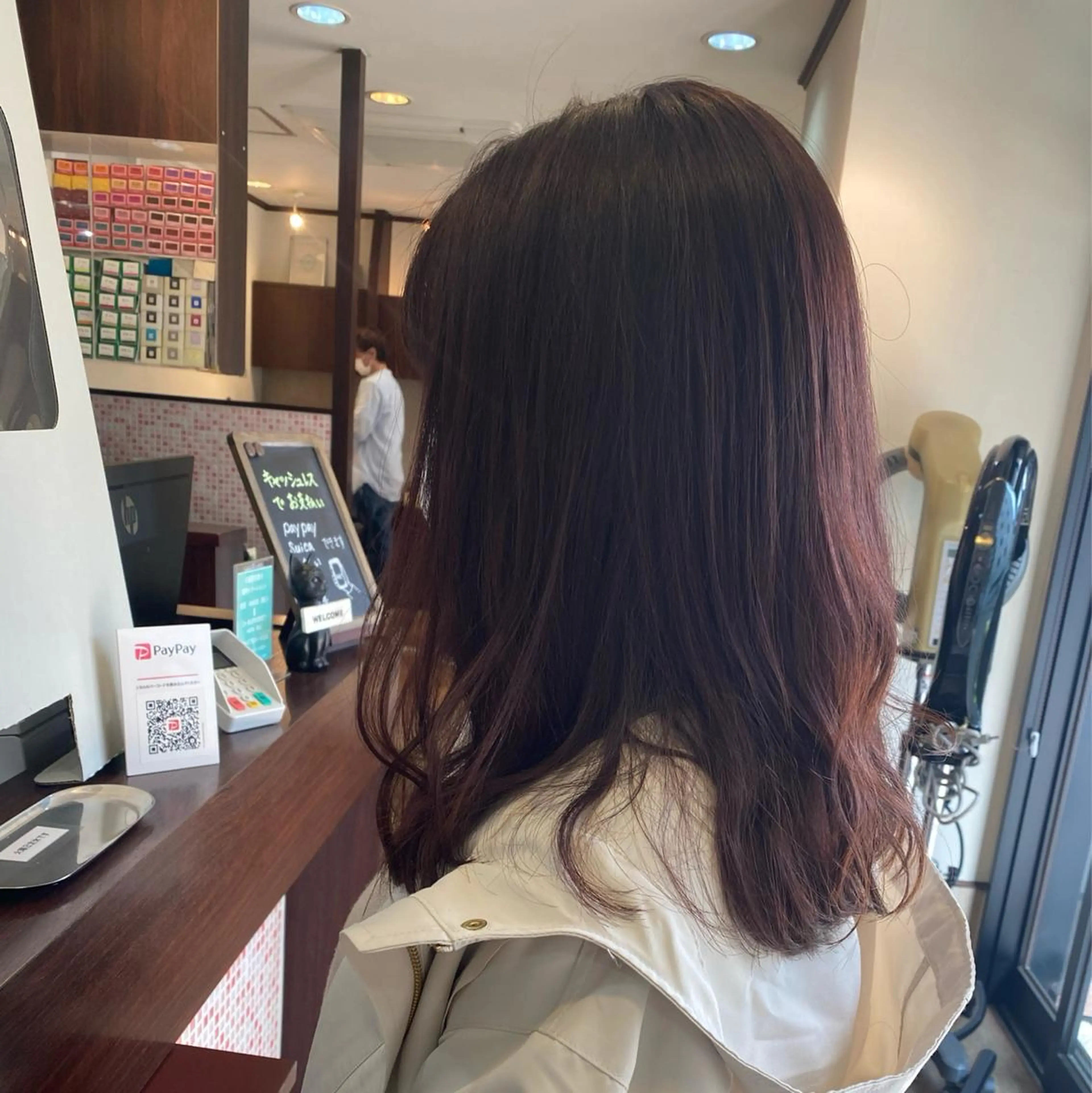 セミロング カラー ブラウンカラー ピンクカラー ピンクブラウン サプリームヘア 飯田みち瑠のヘアスタイル