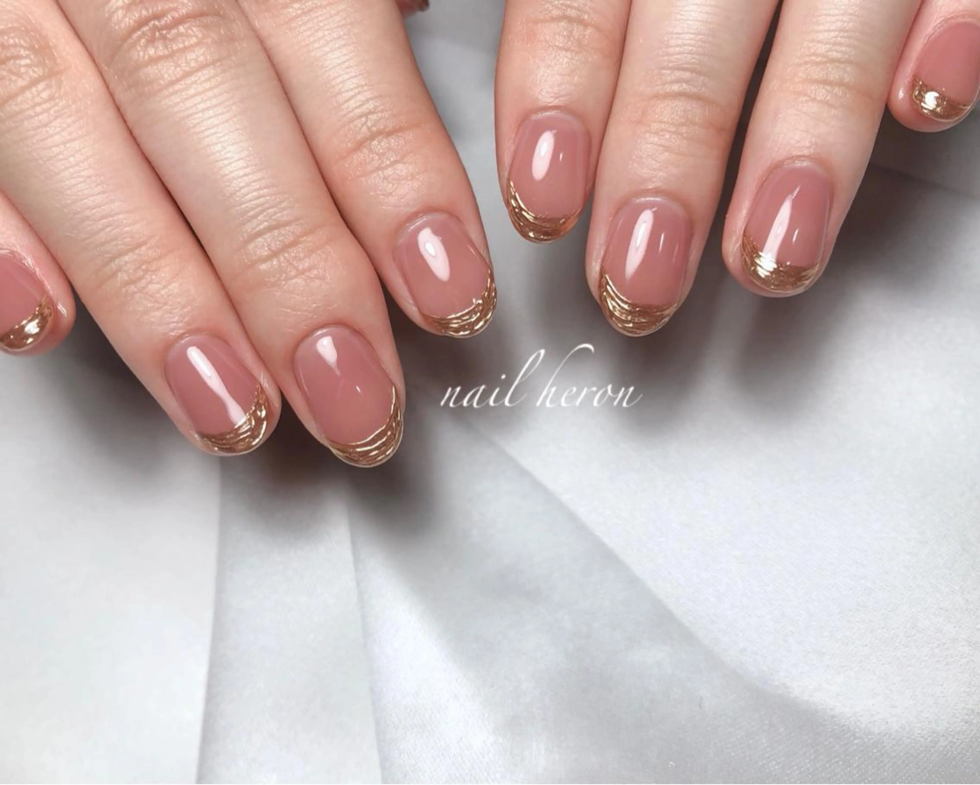 ネイル ミラーネイル ピンク ハンドネイル saki_ nail heronのネイルデザイン