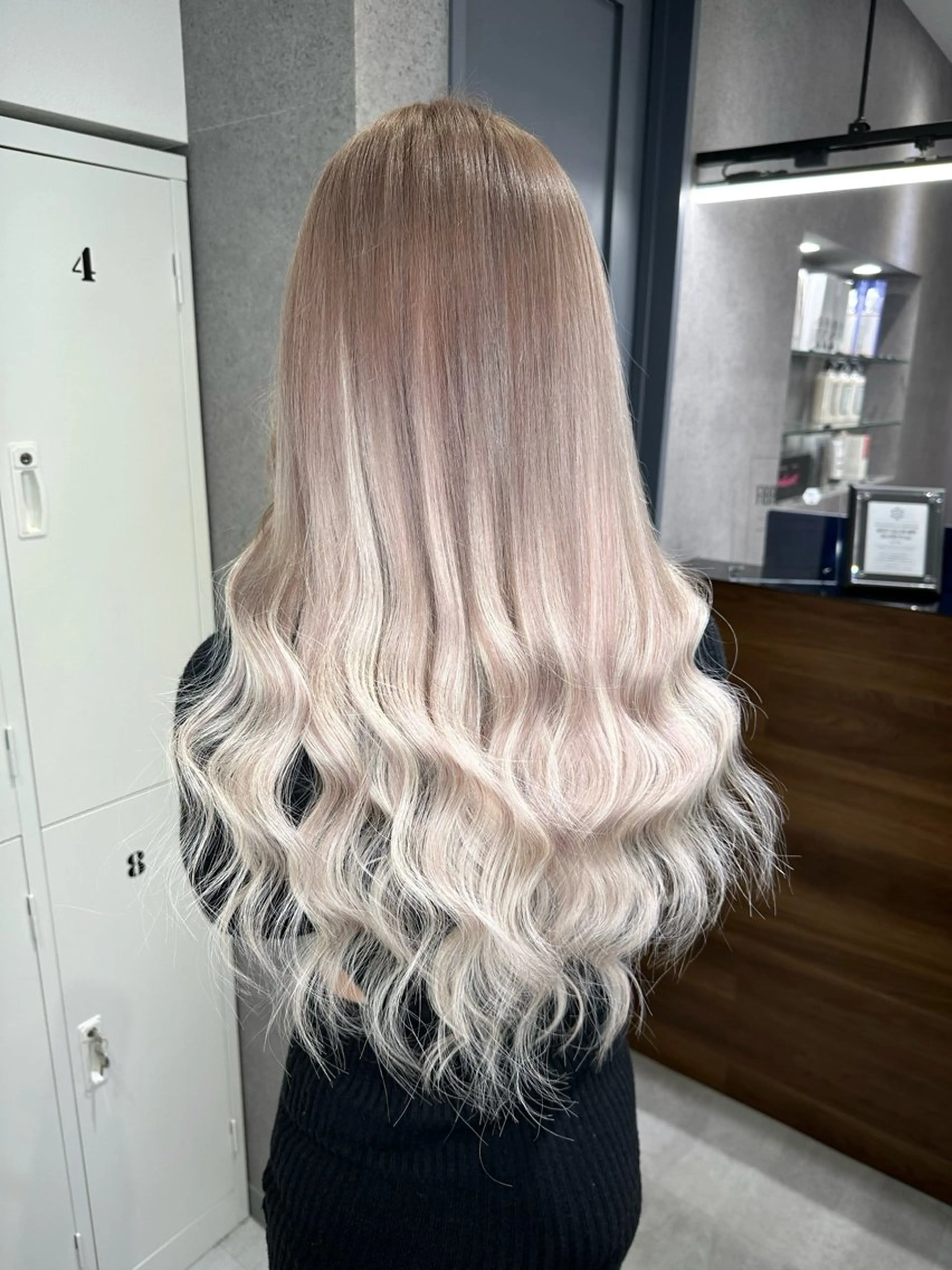 ロング カラー アッシュ ダブルカラー エクステ ヘアカラー トリートメント エクステ KEISUKE🐶 カラー✨エクステのヘアスタイル